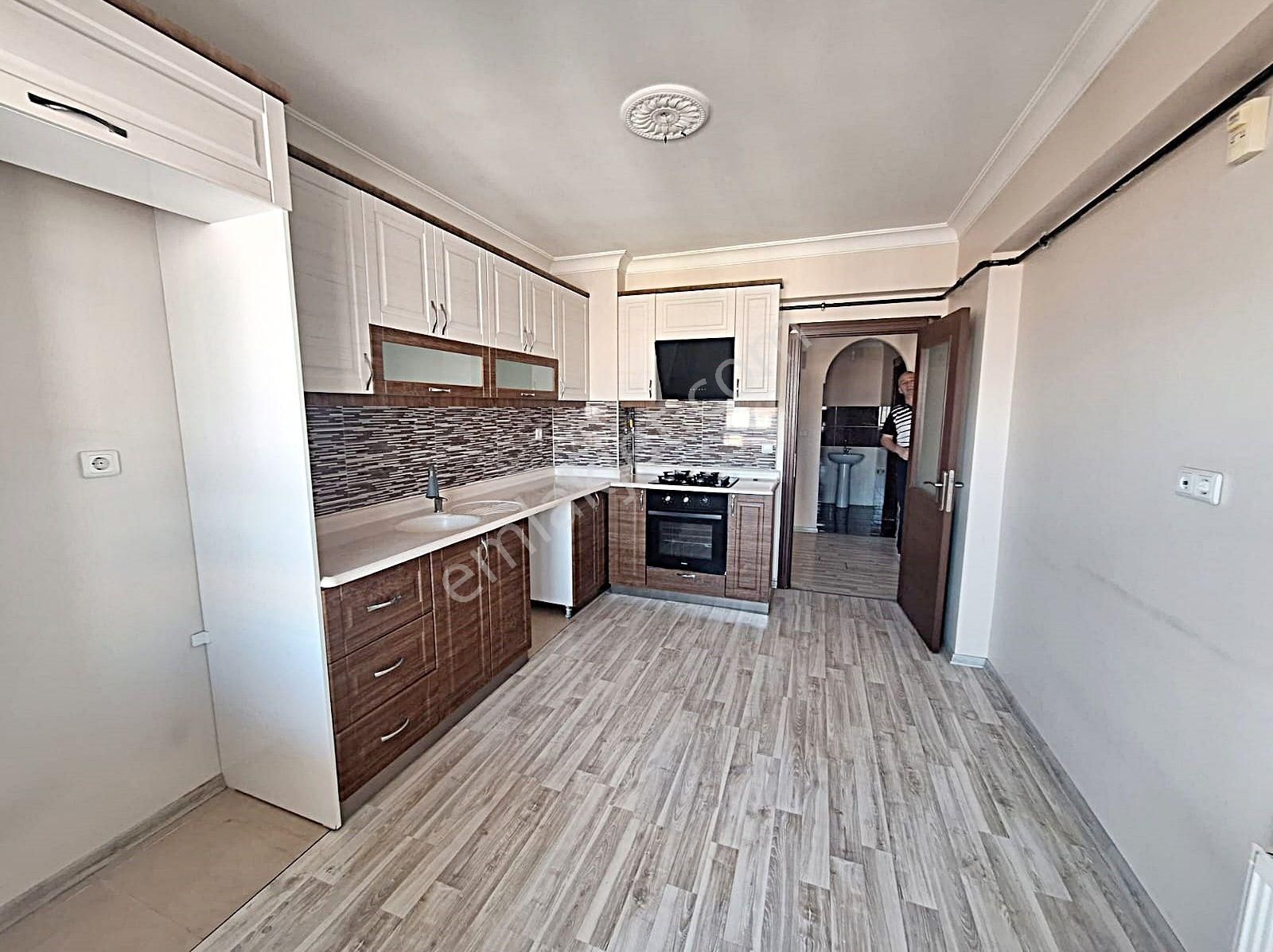 Cihandan Burç Mah Nülüfer Cadde Üzeri Sevale Çok Yakın 3+1 Daire - Görsel 4