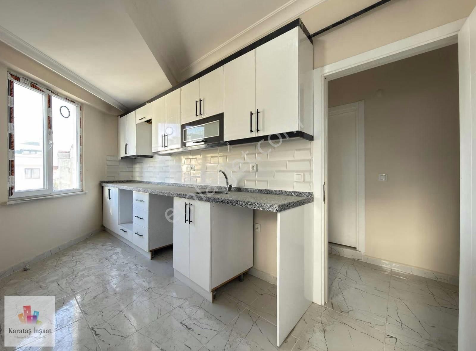 Karataş'tan Yeni Pazar Sokağında Merkezi Yerde 2+1 90 M² Ara Kat - Görsel 3