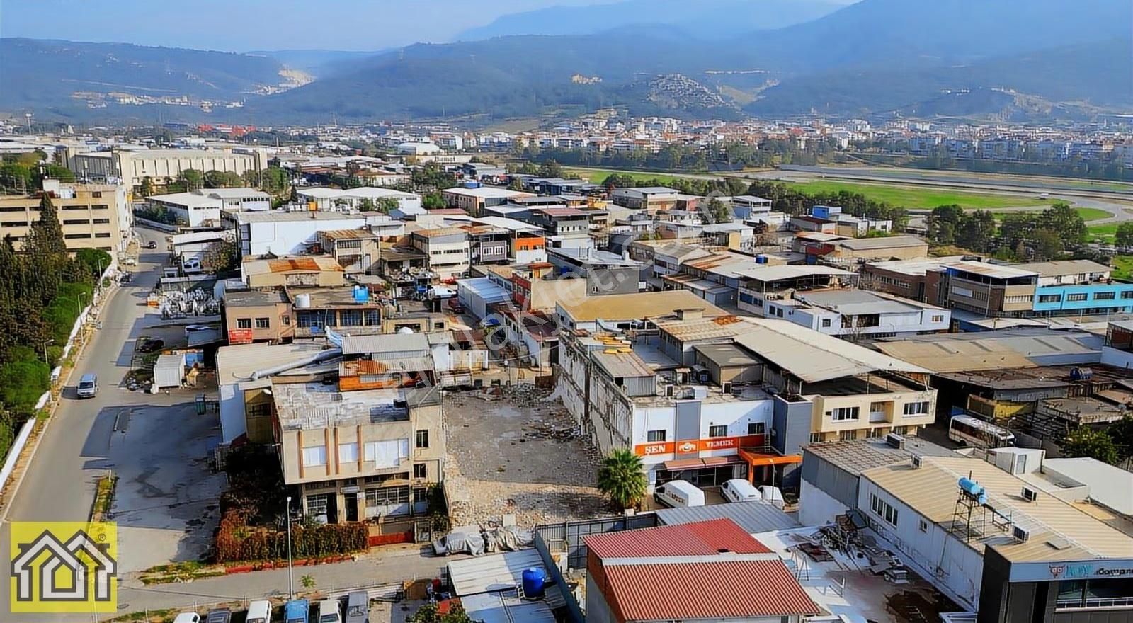 Bornova Kemalpaşa Cad. Yakını 689 M² Ticari İmarlı Arsa 2 Kat