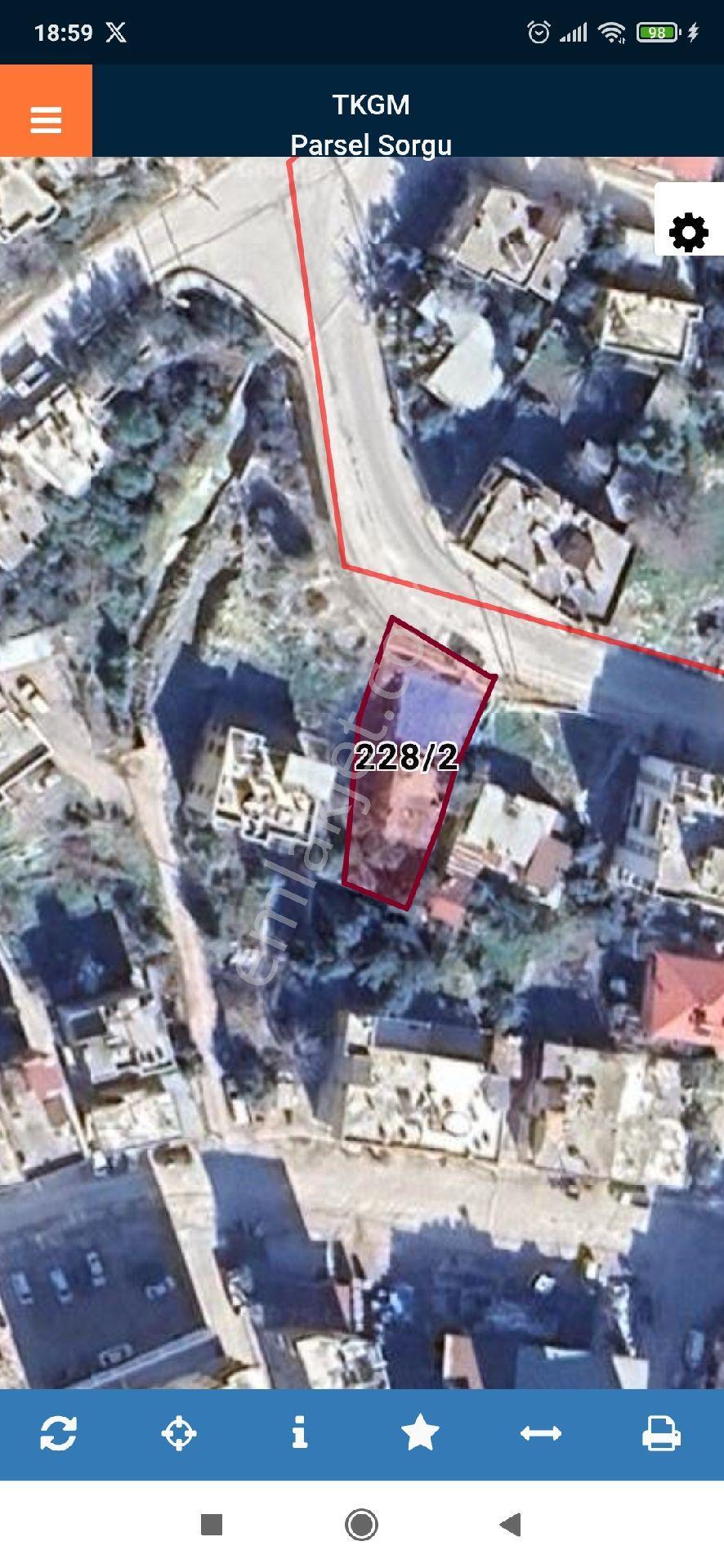 Karşıyaka Mahallesinde Satılık Kargir Ev Ve Arsası Mut Manzaralı Bitişik Nizam İnşaat Yapılabilir - Görsel 2