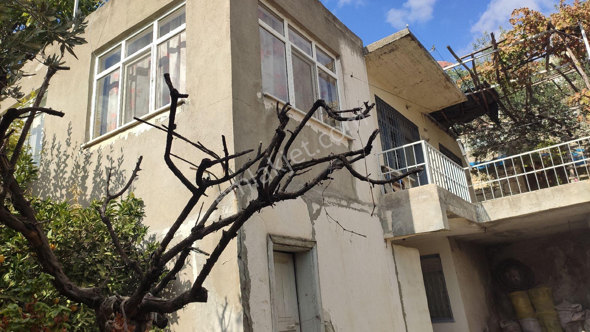 Karşıyaka Mahallesinde Satılık Kargir Ev Ve Arsası Mut Manzaralı Bitişik Nizam İnşaat Yapılabilir - Görsel 10