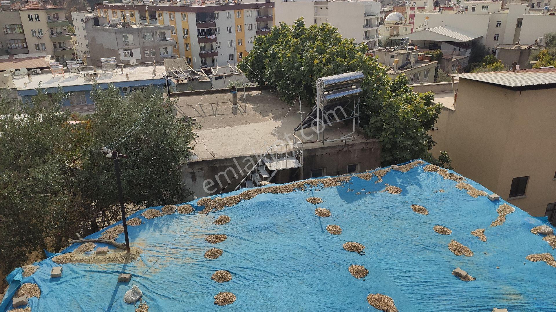 Karşıyaka Mahallesinde Satılık Kargir Ev Ve Arsası Mut Manzaralı Bitişik Nizam İnşaat Yapılabilir - Görsel 4