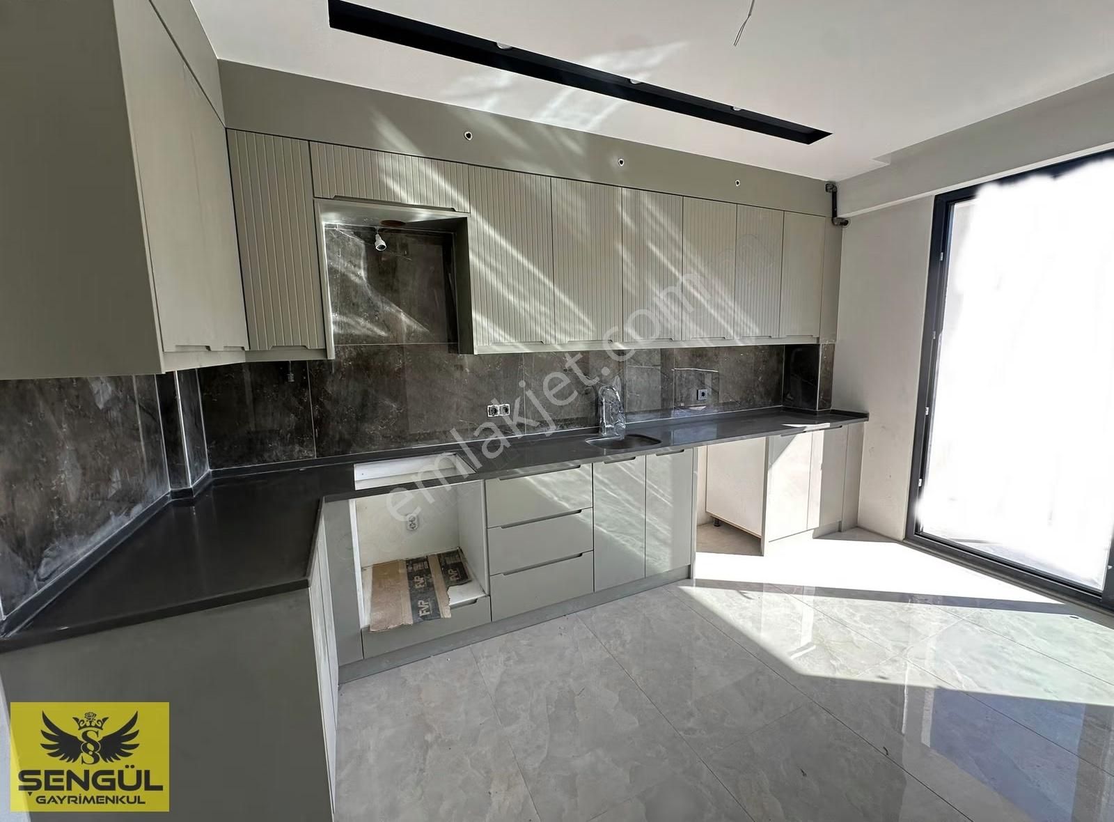 Şemikler Mahallesinde Satılık 3+1 145m2 Satılık Lüks Daire