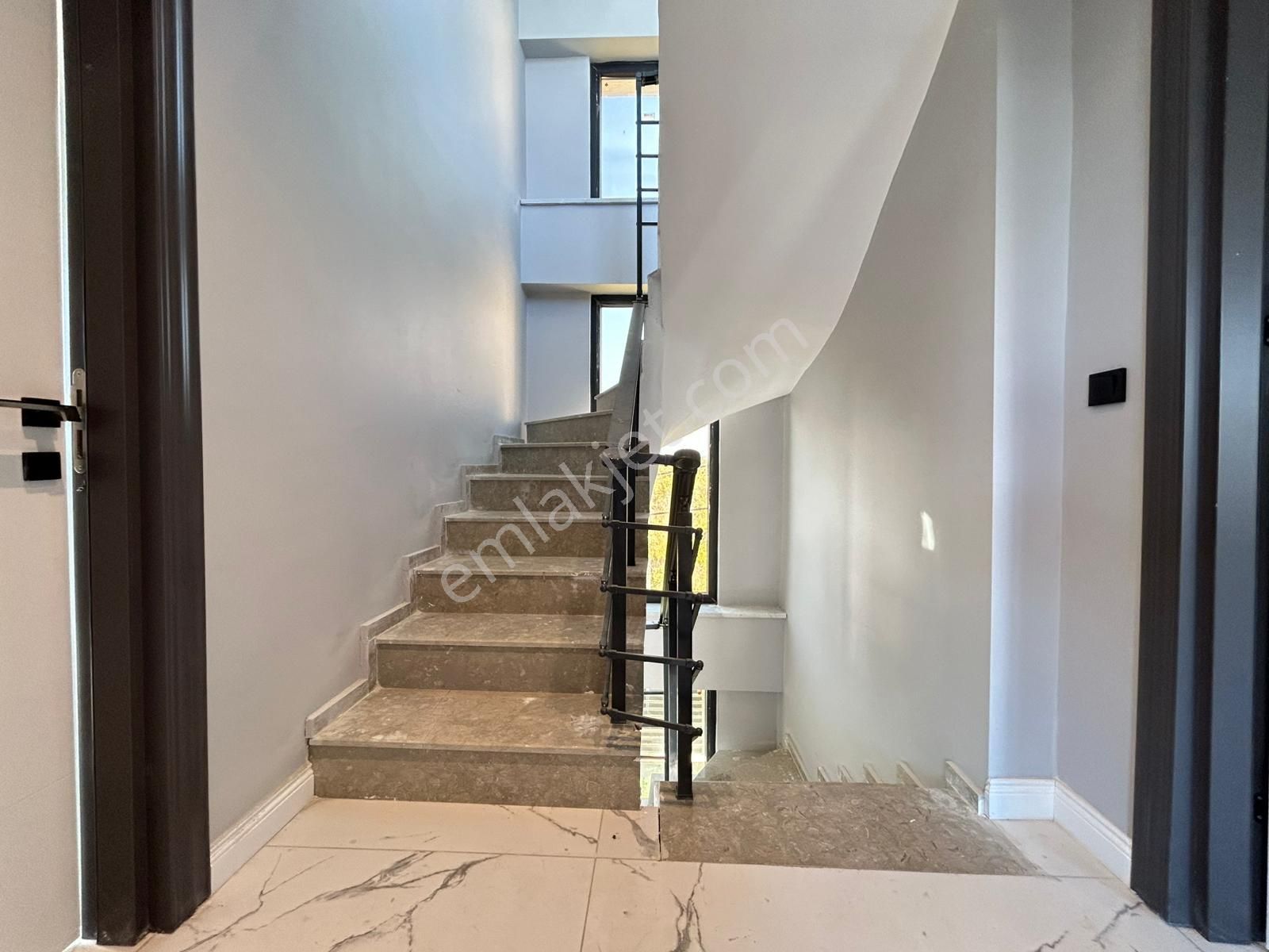 Yüksel'den Satılık Şok Fırsat Arsa İçirisinde Müstakil Havuzlu 3+1 Villa - Görsel 16