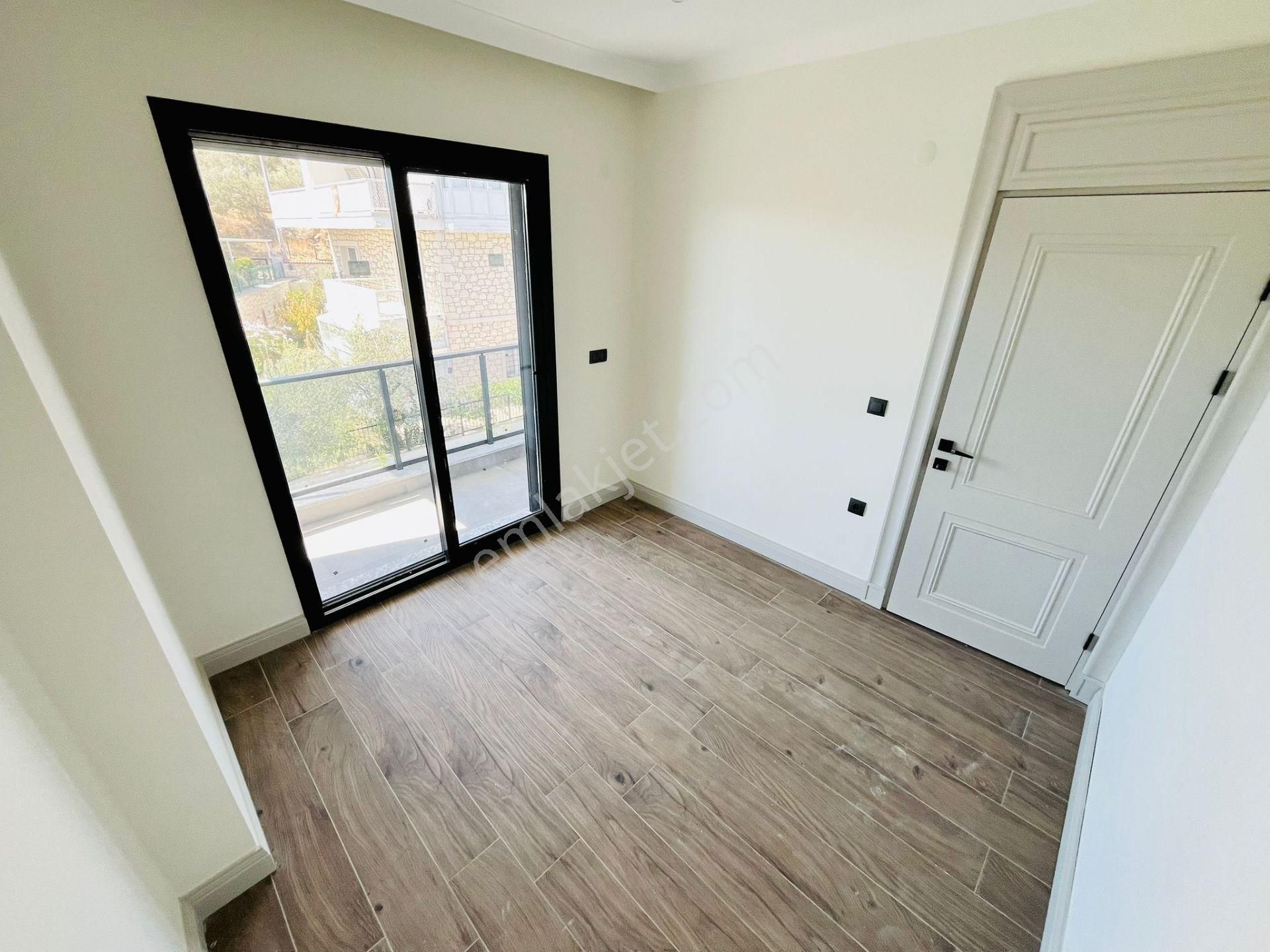 Yükselden Satılık Körfez Manzarasına Doyamayacağınız Tam Bağımsız Villa - Görsel 11