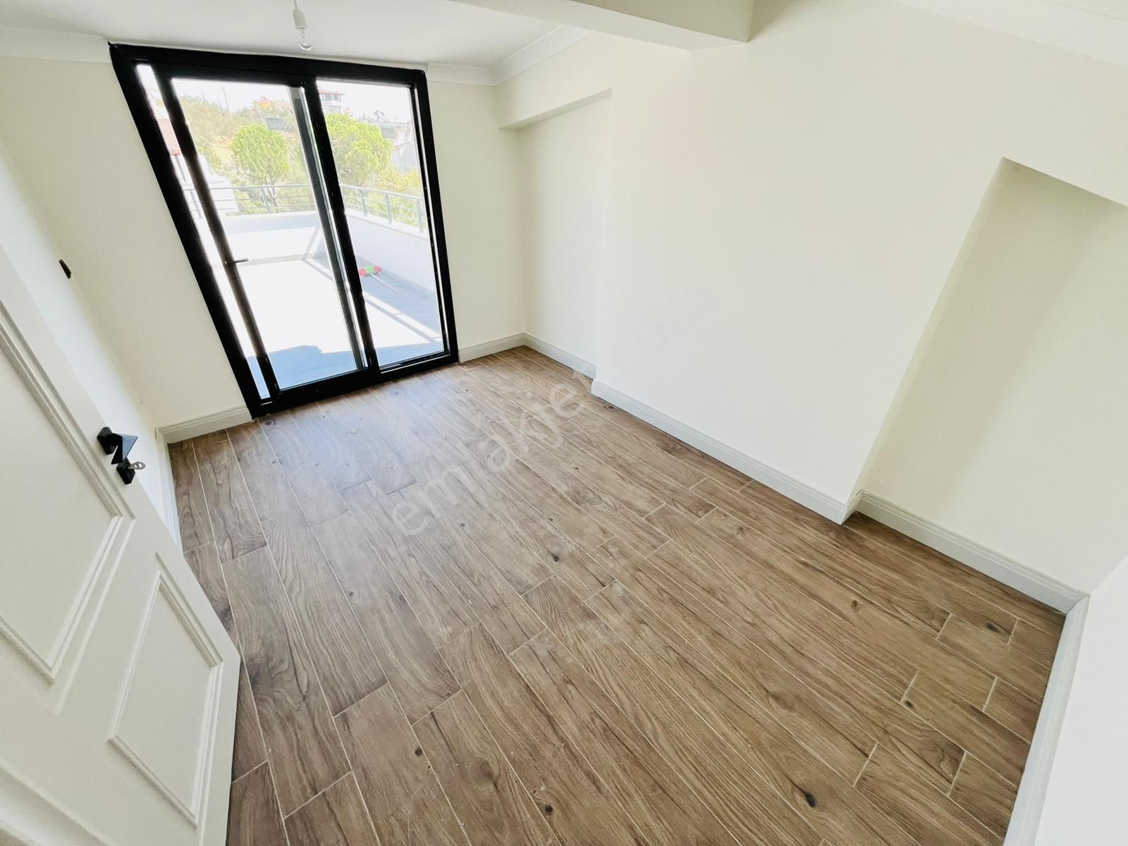 Yükselden Satılık Körfez Manzarasına Doyamayacağınız Tam Bağımsız Villa - Görsel 8