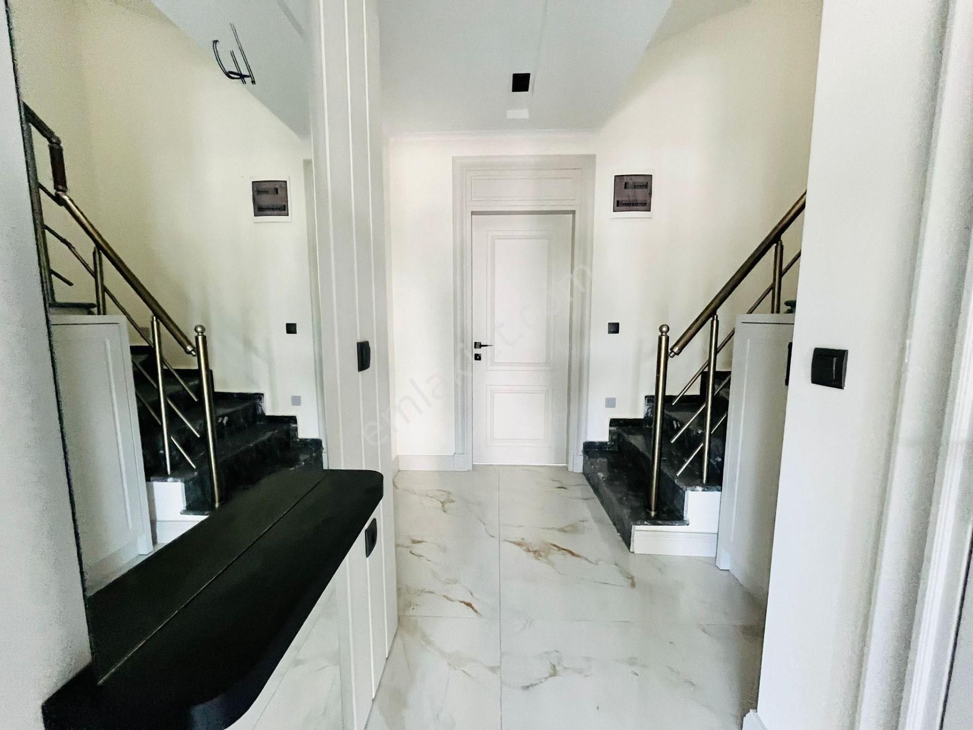 Yükselden Satılık Körfez Manzarasına Doyamayacağınız Tam Bağımsız Villa - Görsel 23