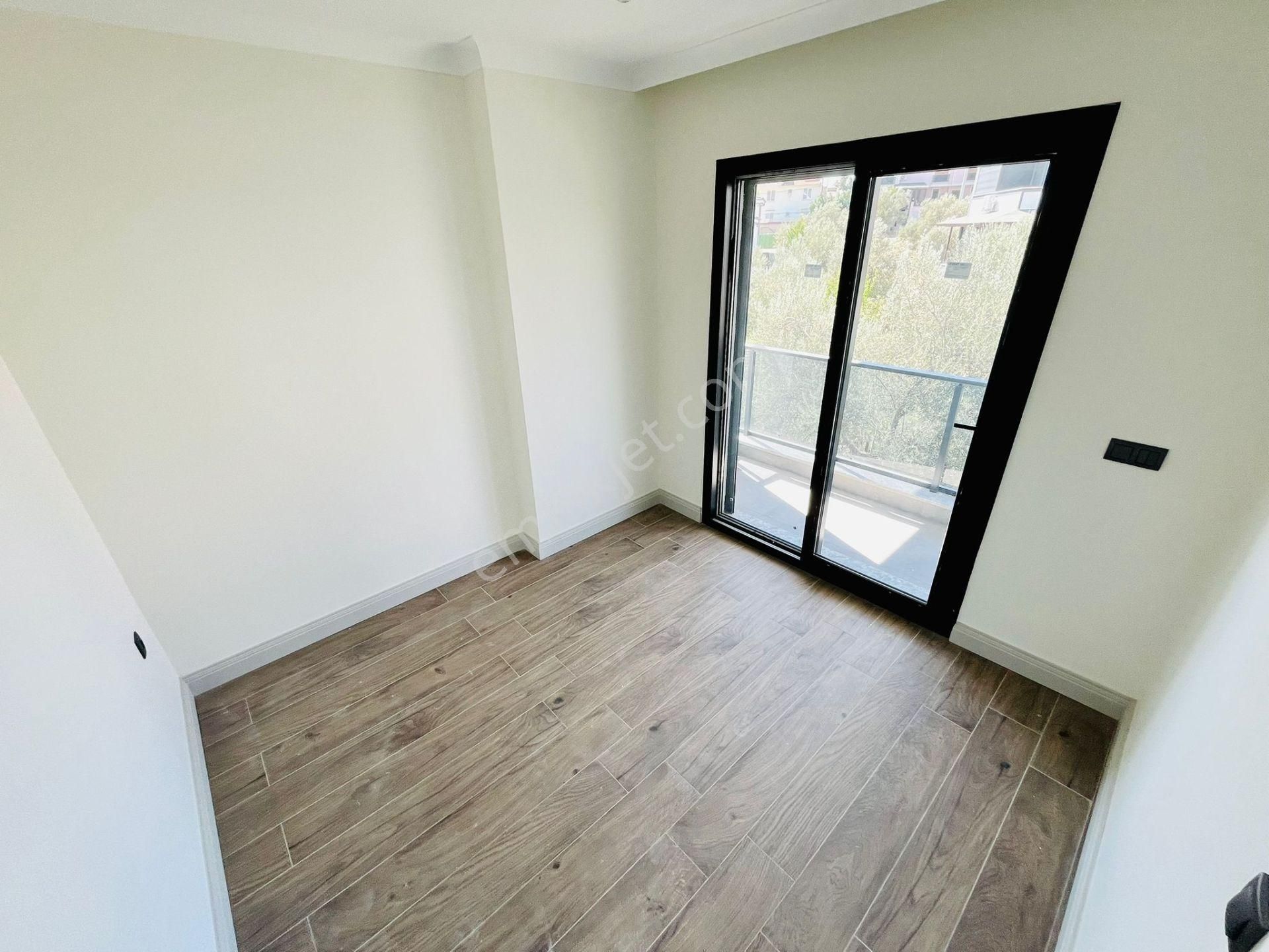 Yükselden Satılık Körfez Manzarasına Doyamayacağınız Tam Bağımsız Villa - Görsel 12