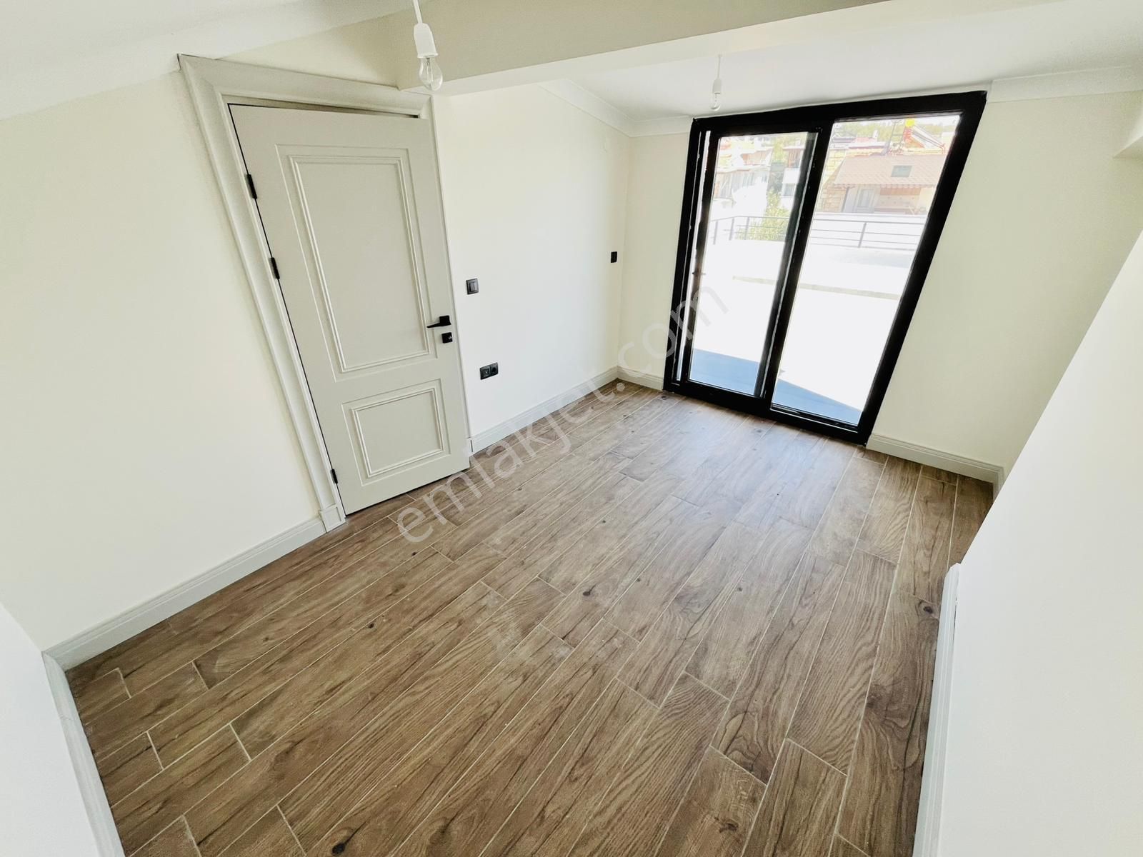 Yükselden Satılık Körfez Manzarasına Doyamayacağınız Tam Bağımsız Villa - Görsel 13