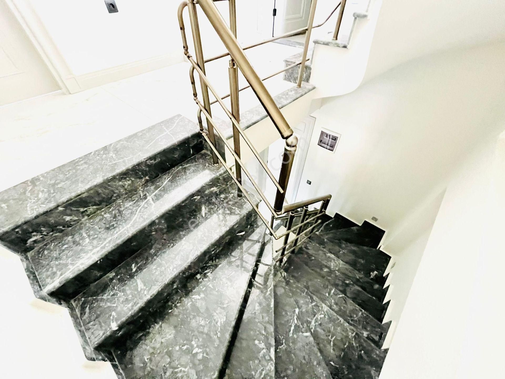 Yükselden Satılık Körfez Manzarasına Doyamayacağınız Tam Bağımsız Villa - Görsel 20