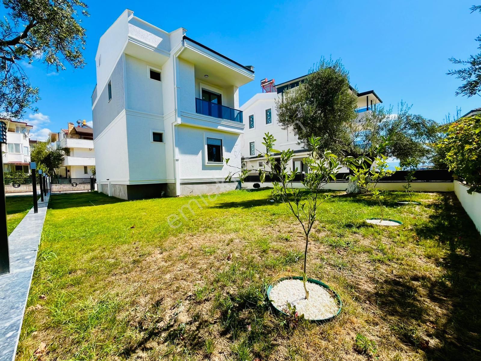 Yükselden Satılık Körfez Manzarasına Doyamayacağınız Tam Bağımsız Villa - Görsel 2