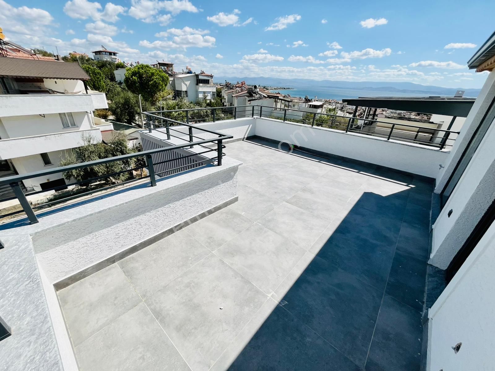 Yükselden Satılık Körfez Manzarasına Doyamayacağınız Tam Bağımsız Villa - Görsel 4