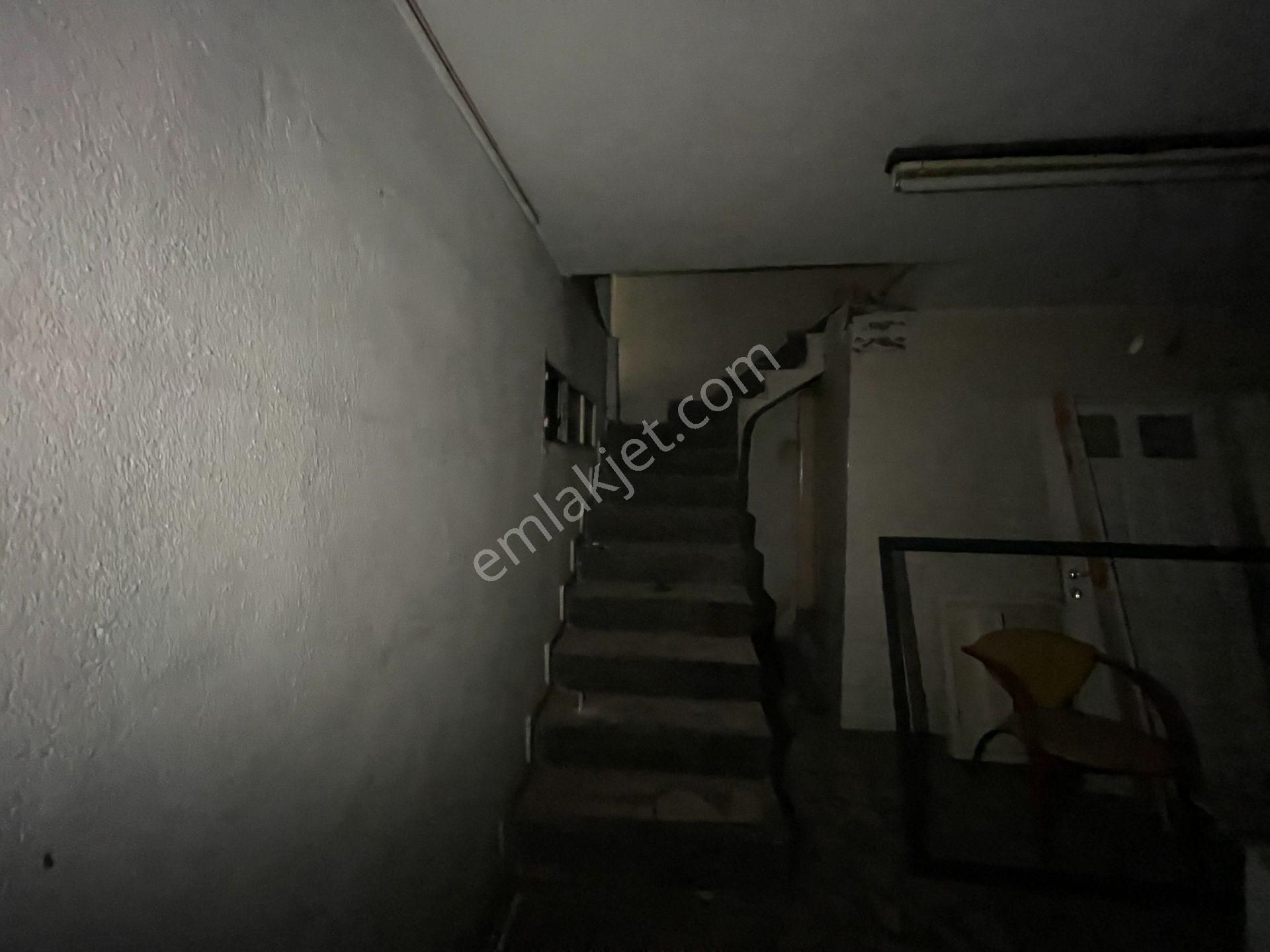 Konak Kestelli Kemeraltı Çarşısına Yakın Kiralık Bina - Görsel 2