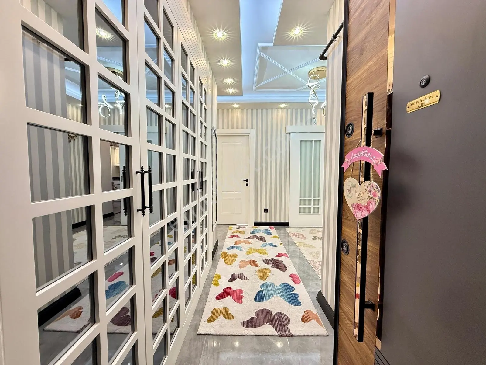 Acill..! 4+1 Sıfır Ayarın'da Meskenli Emsallerinin En Uygunu