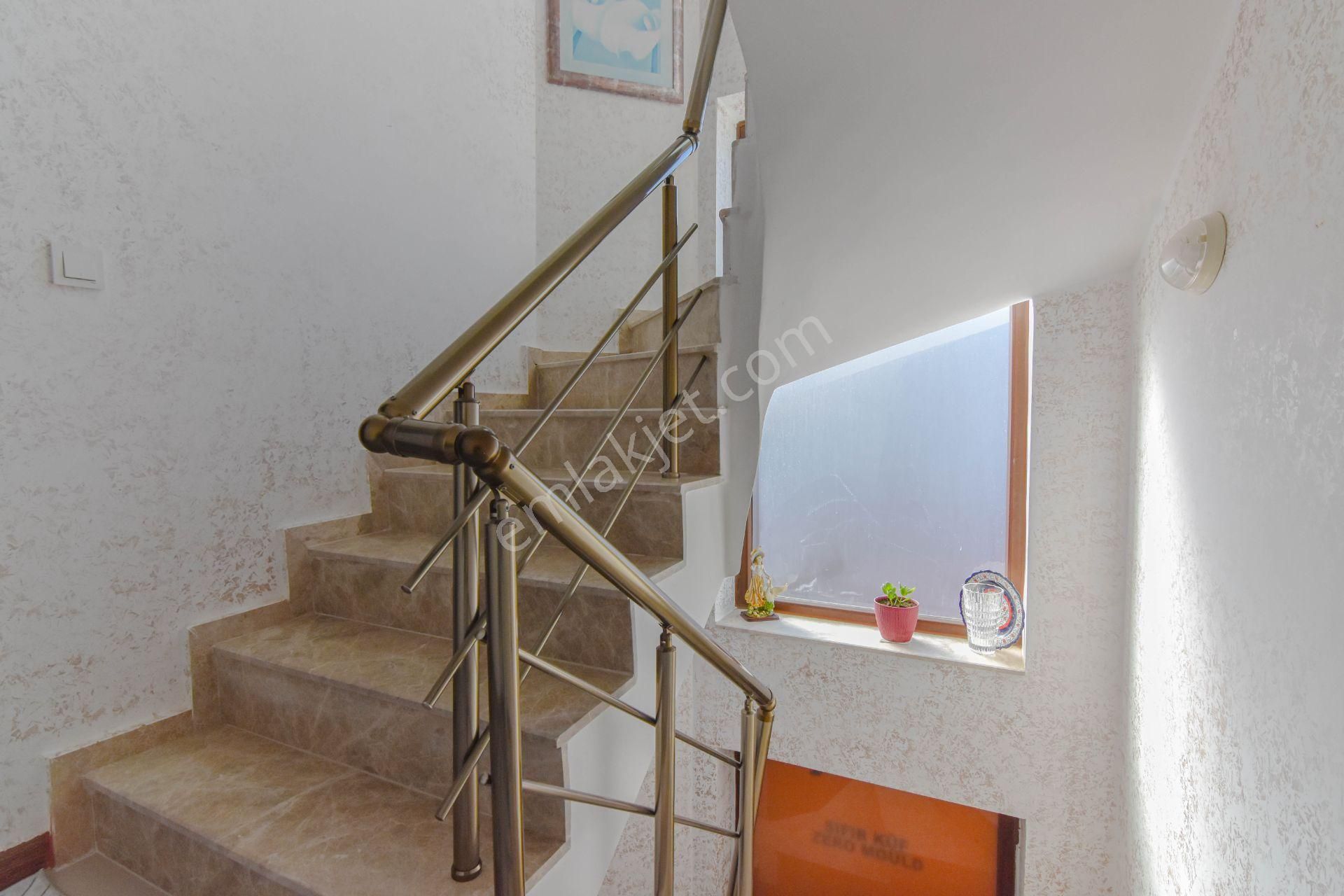 Kuşadası Soğucak'ta Havuzlu Site İçinde 5+1 Villa - Görsel 12