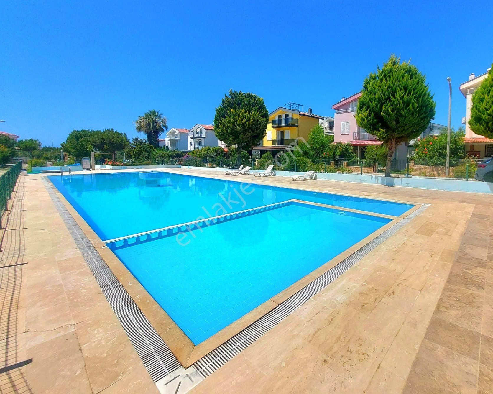 Kuşadasında Tek Müstakil Plaja Yakın Havuzlu Sitede 4+1 Eşyalı Yazlık - Görsel 11