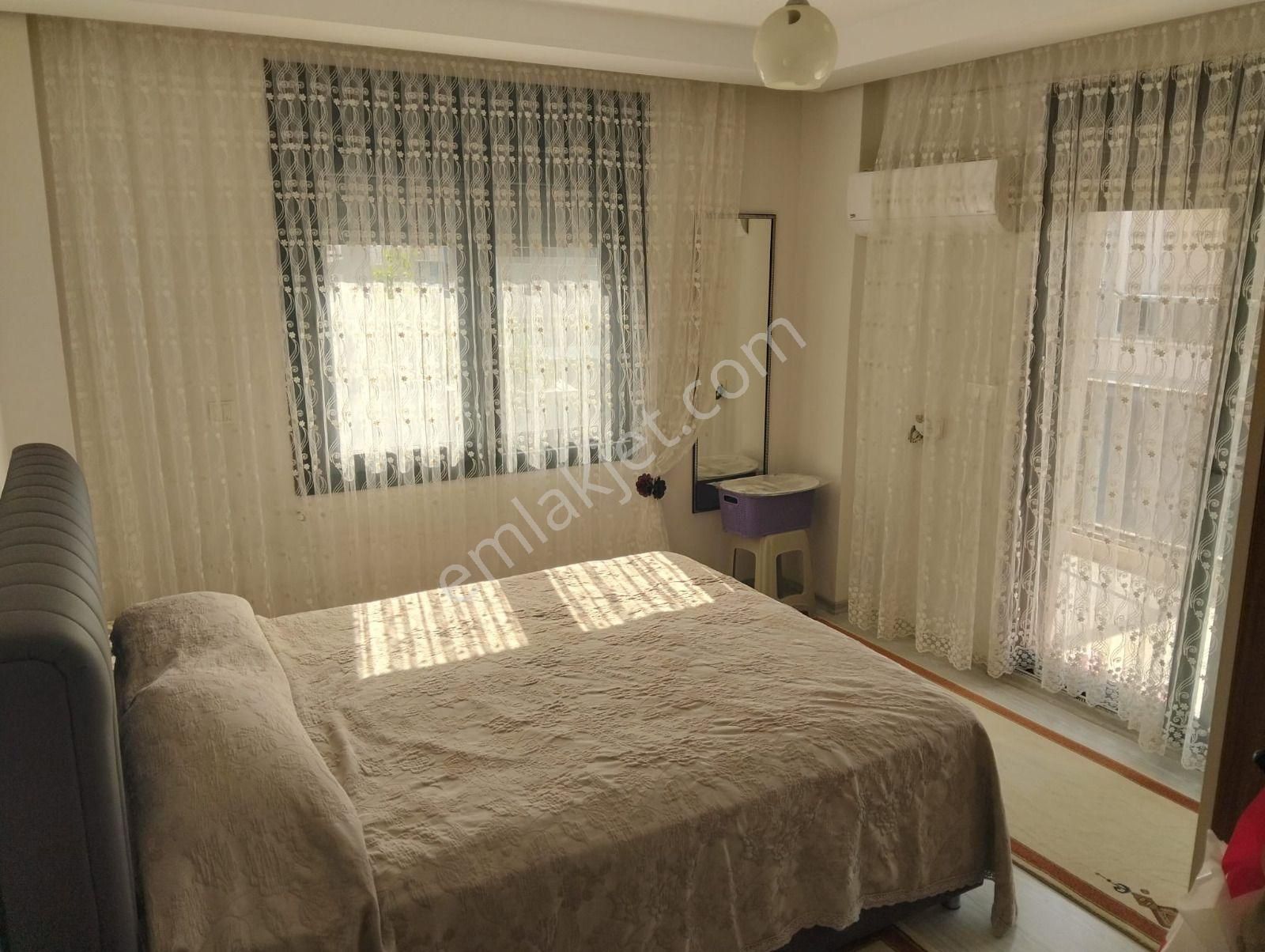 Efelerde Müstakil Havuzlu Eşyalı Satılık 4+1 Tripleks Villa - Görsel 9