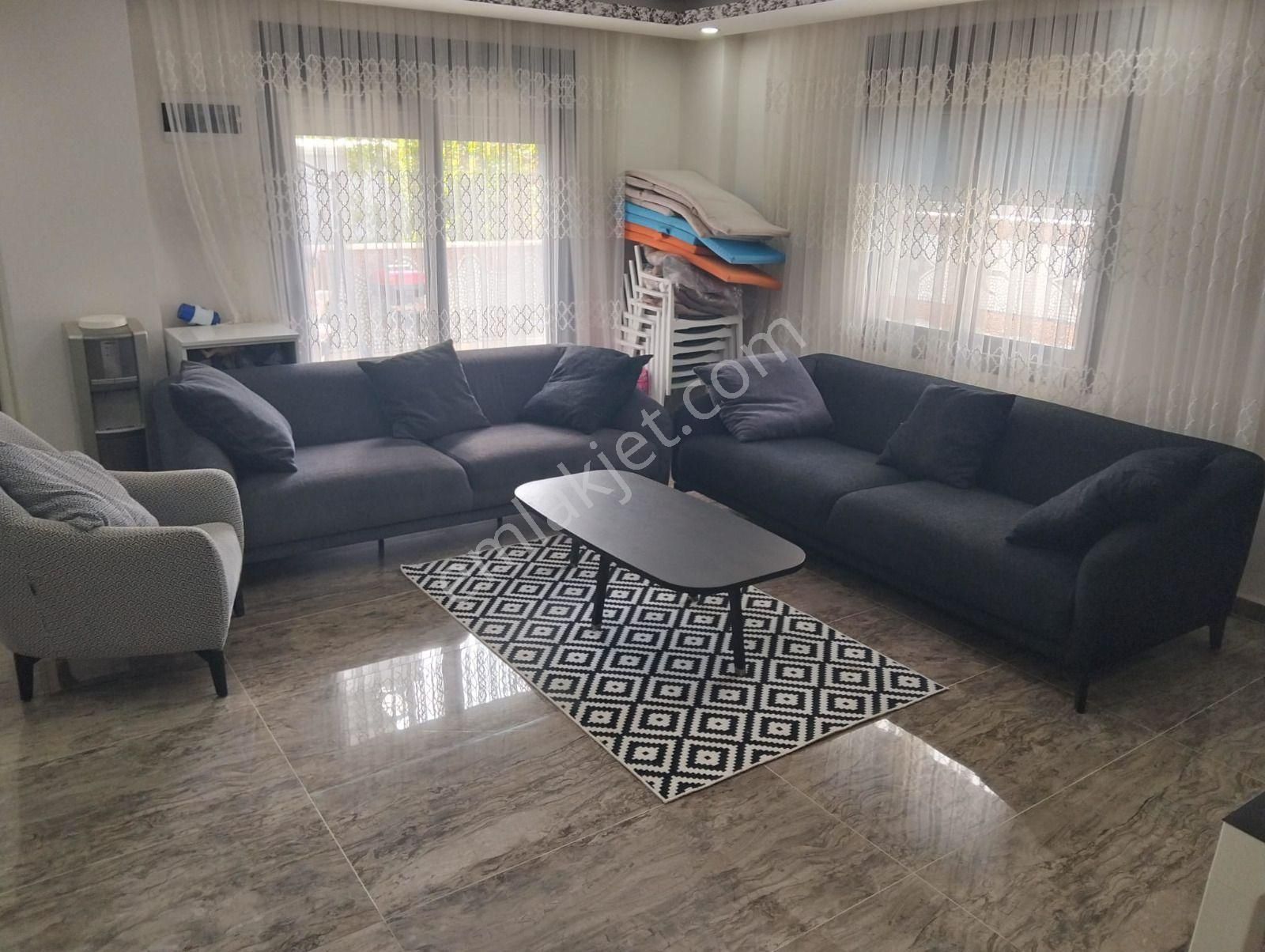 Efelerde Müstakil Havuzlu Eşyalı Satılık 4+1 Tripleks Villa - Görsel 21