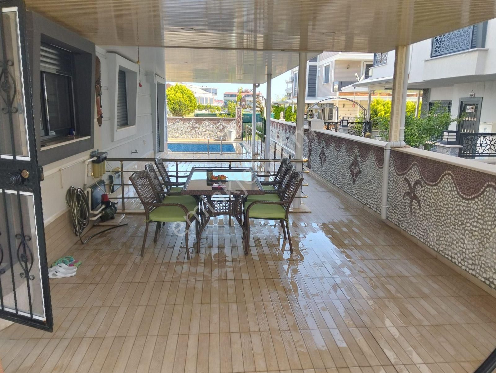 Efelerde Müstakil Havuzlu Eşyalı Satılık 4+1 Tripleks Villa - Görsel 25