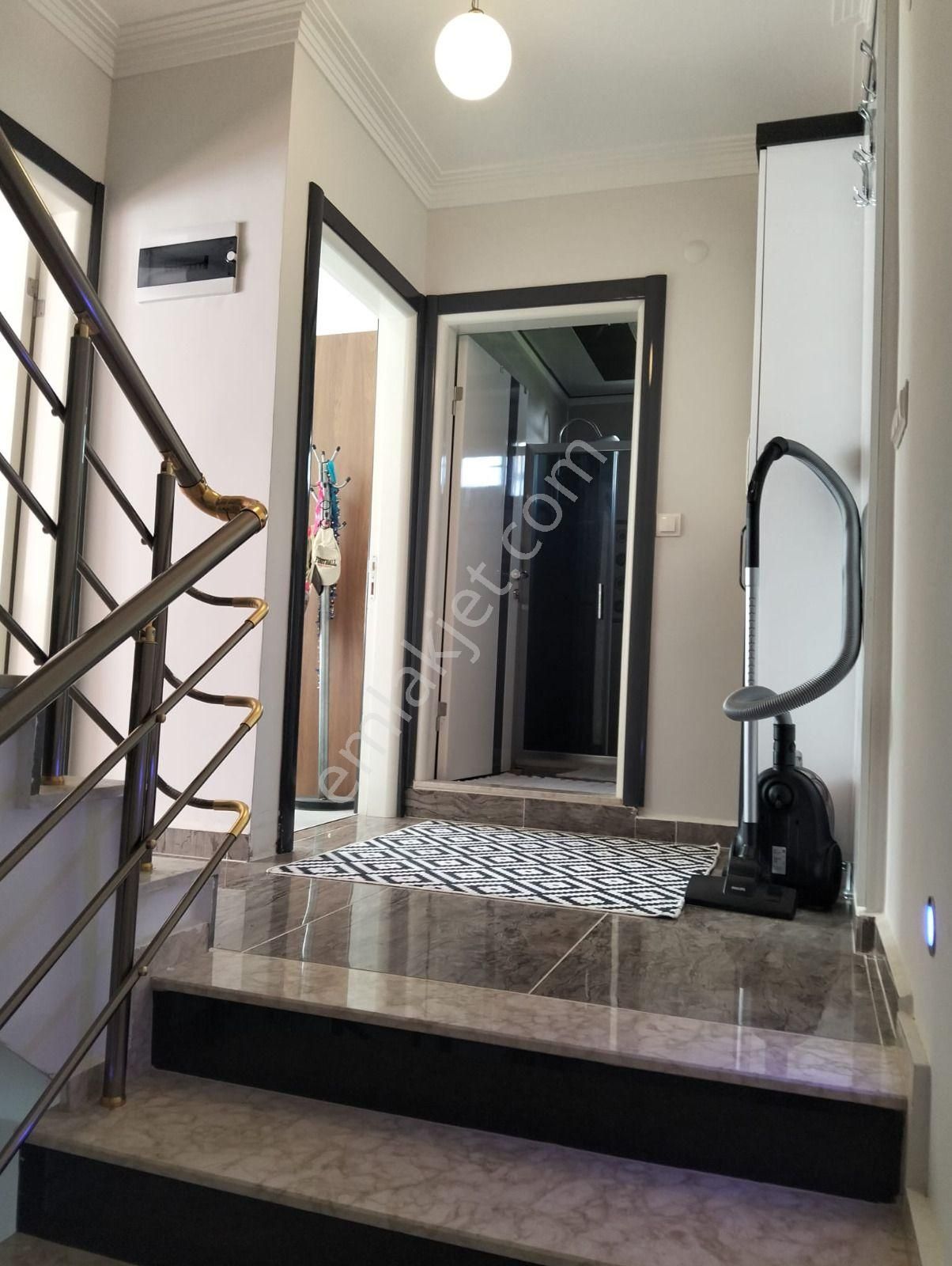 Efelerde Müstakil Havuzlu Eşyalı Satılık 4+1 Tripleks Villa - Görsel 19