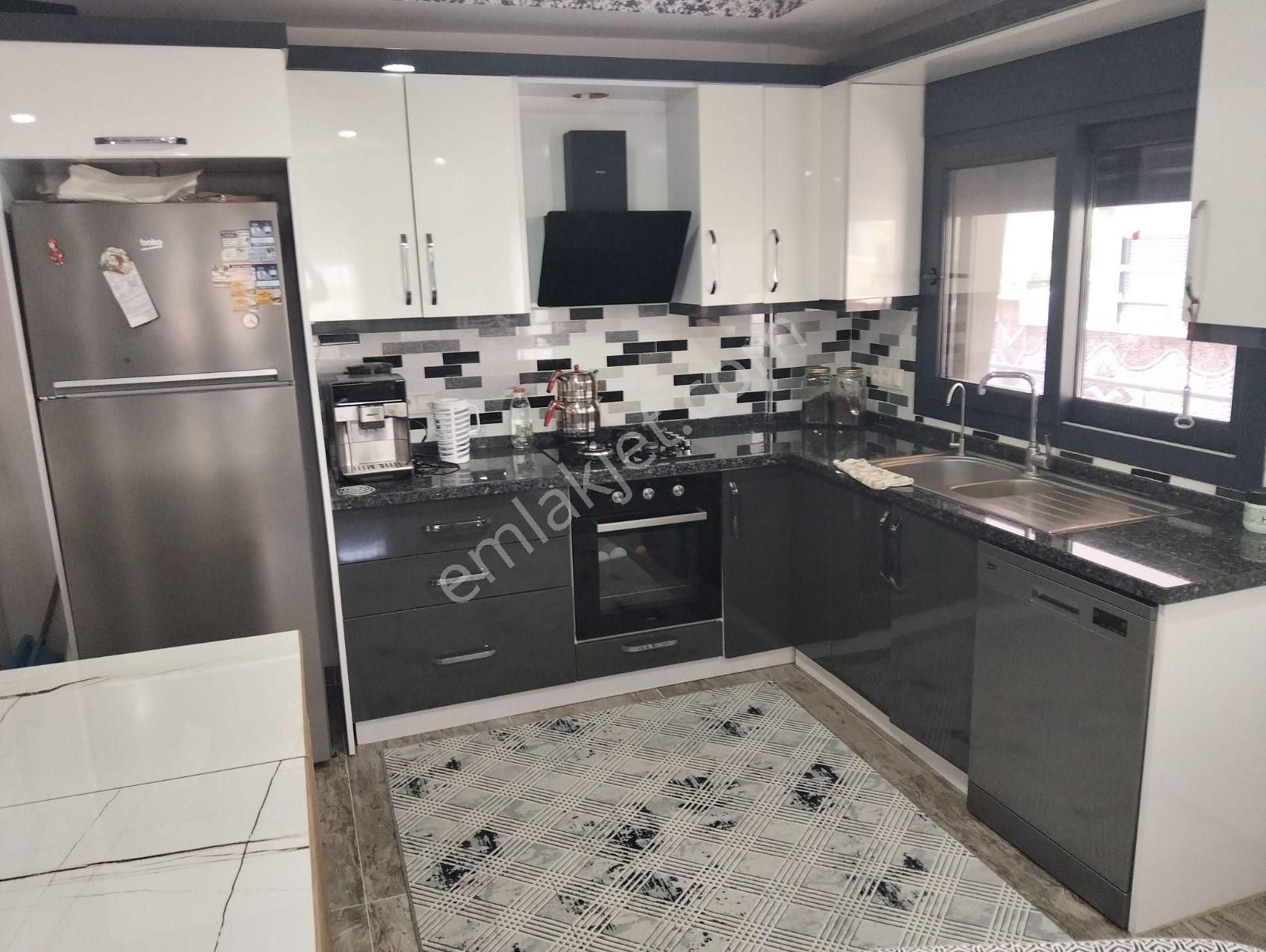 Efelerde Müstakil Havuzlu Eşyalı Satılık 4+1 Tripleks Villa - Görsel 10