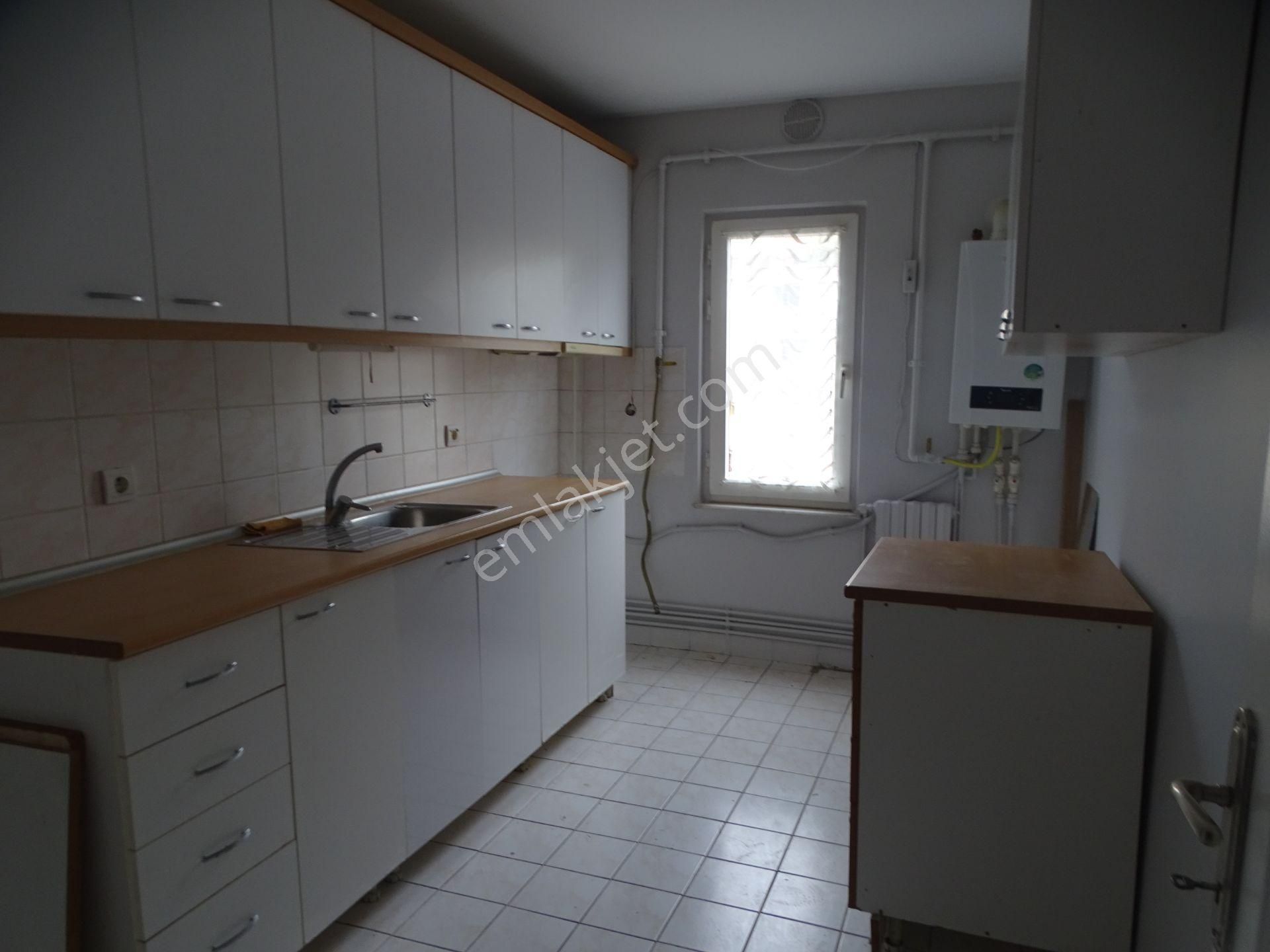 Sarıyer İstinye Boğaziçi Sitesinde Kiralık 3+1 Kombili