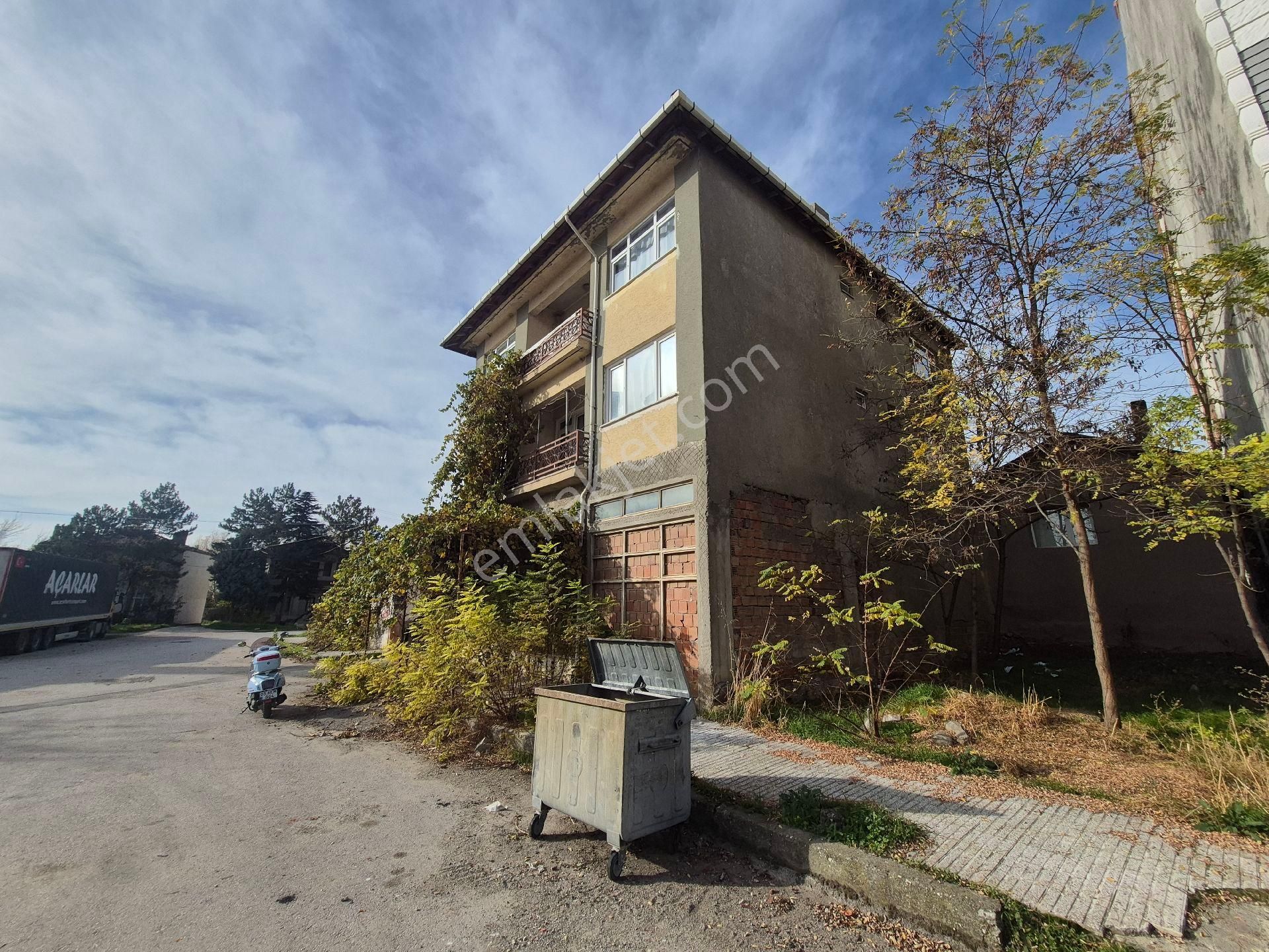 Erkan Anbar Dan Satılık Altında Dükkanı Olan 3 Katlı Apartman Suluova Bireylül Mahallesi - Görsel 6