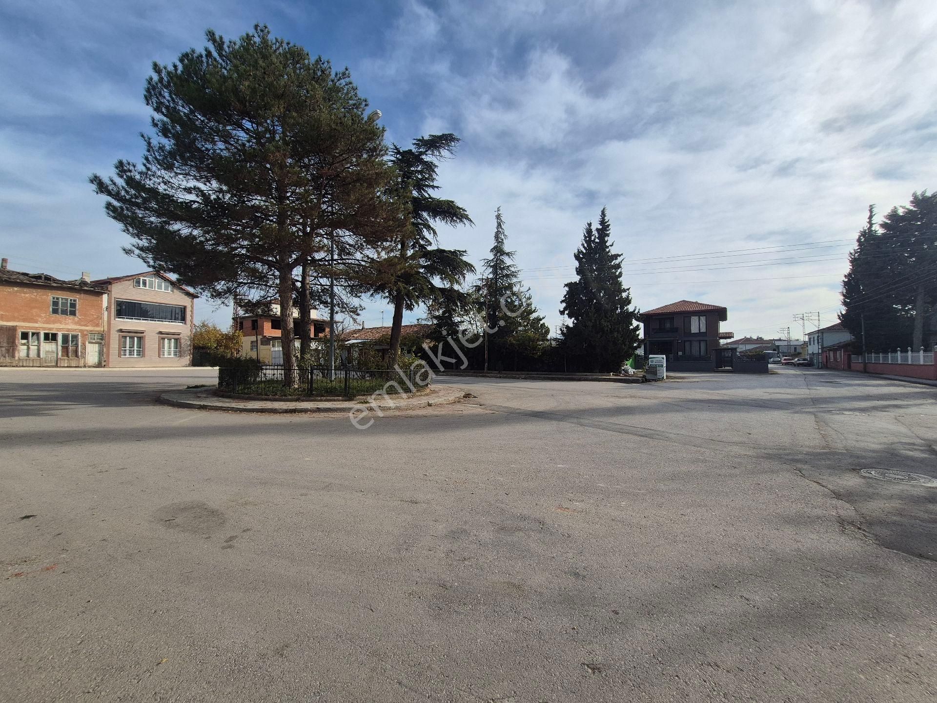 Erkan Anbar Dan Satılık Altında Dükkanı Olan 3 Katlı Apartman Suluova Bireylül Mahallesi - Görsel 4