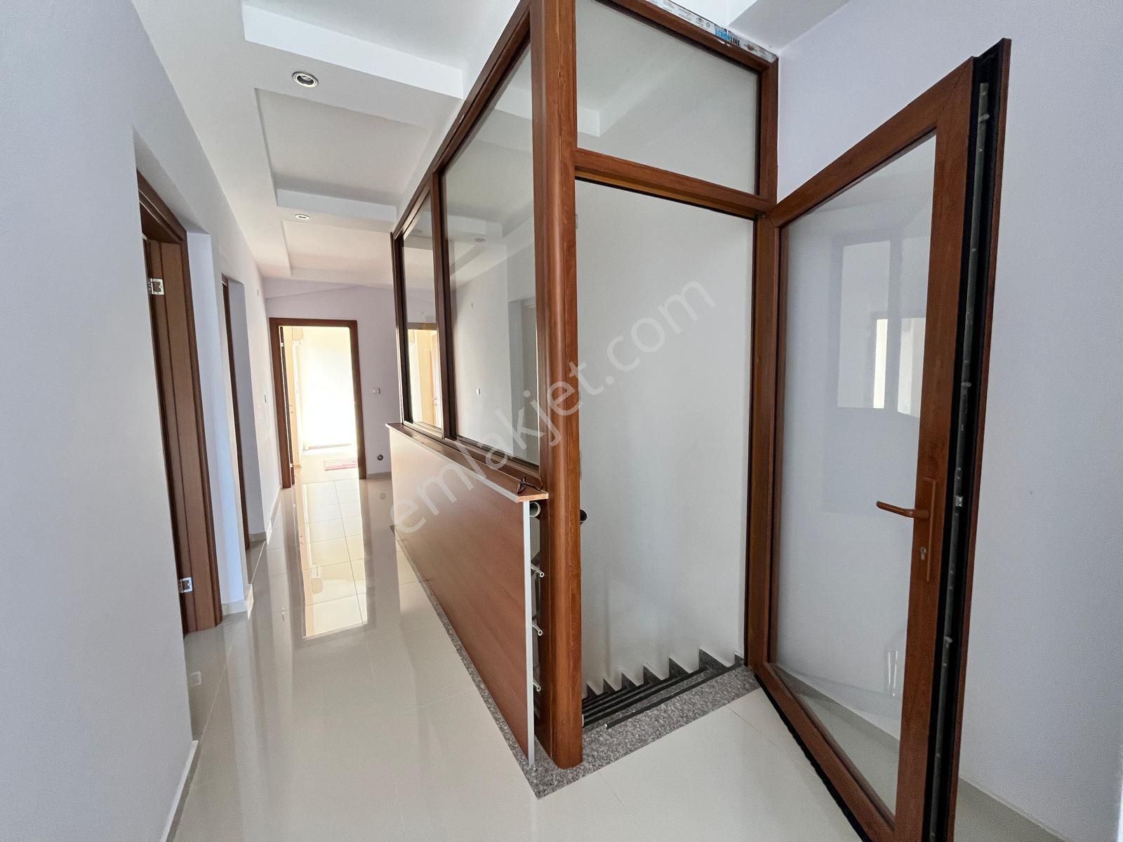 Limanda Sahile Denize Yakın Havuzlu Otoparklı 6+1 Devasa Dubleks - Görsel 19