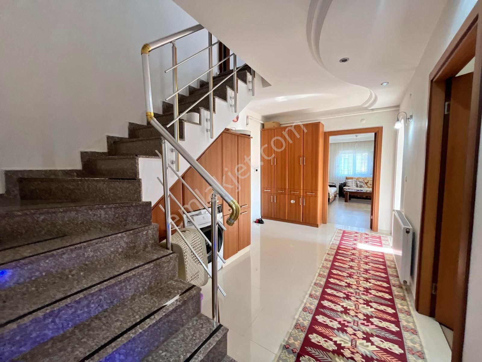 Limanda Sahile Denize Yakın Havuzlu Otoparklı 6+1 Devasa Dubleks