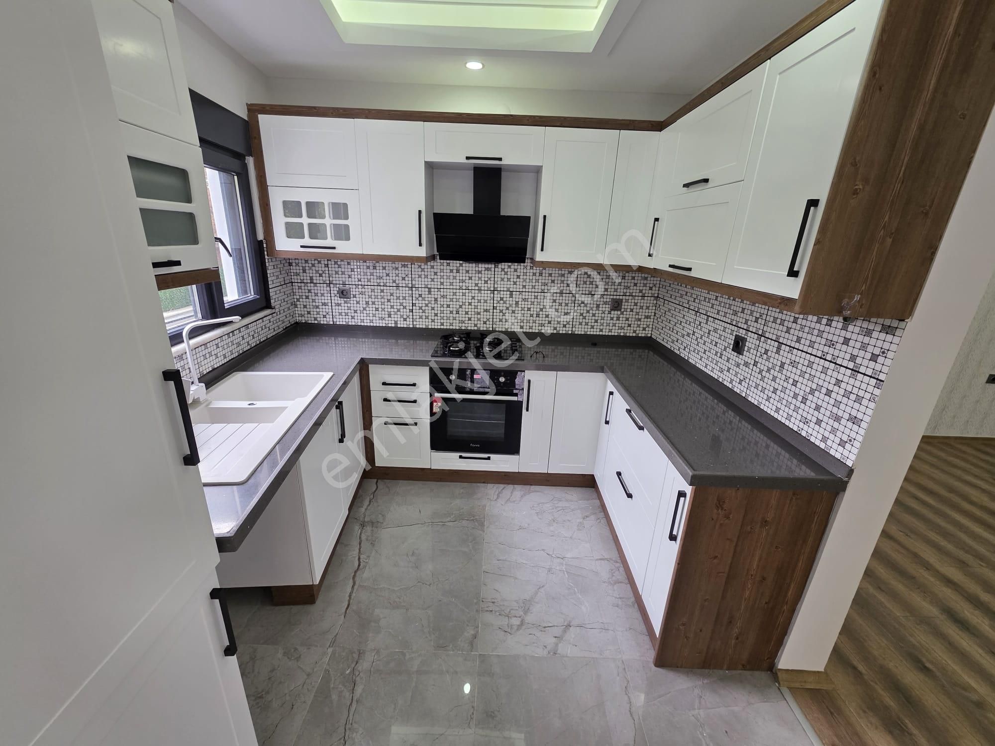 Irmaksudan Akçay Da 3 Katlı Bahçeli Verandalı 4+1 Bitişik Nizam Villa - Görsel 2
