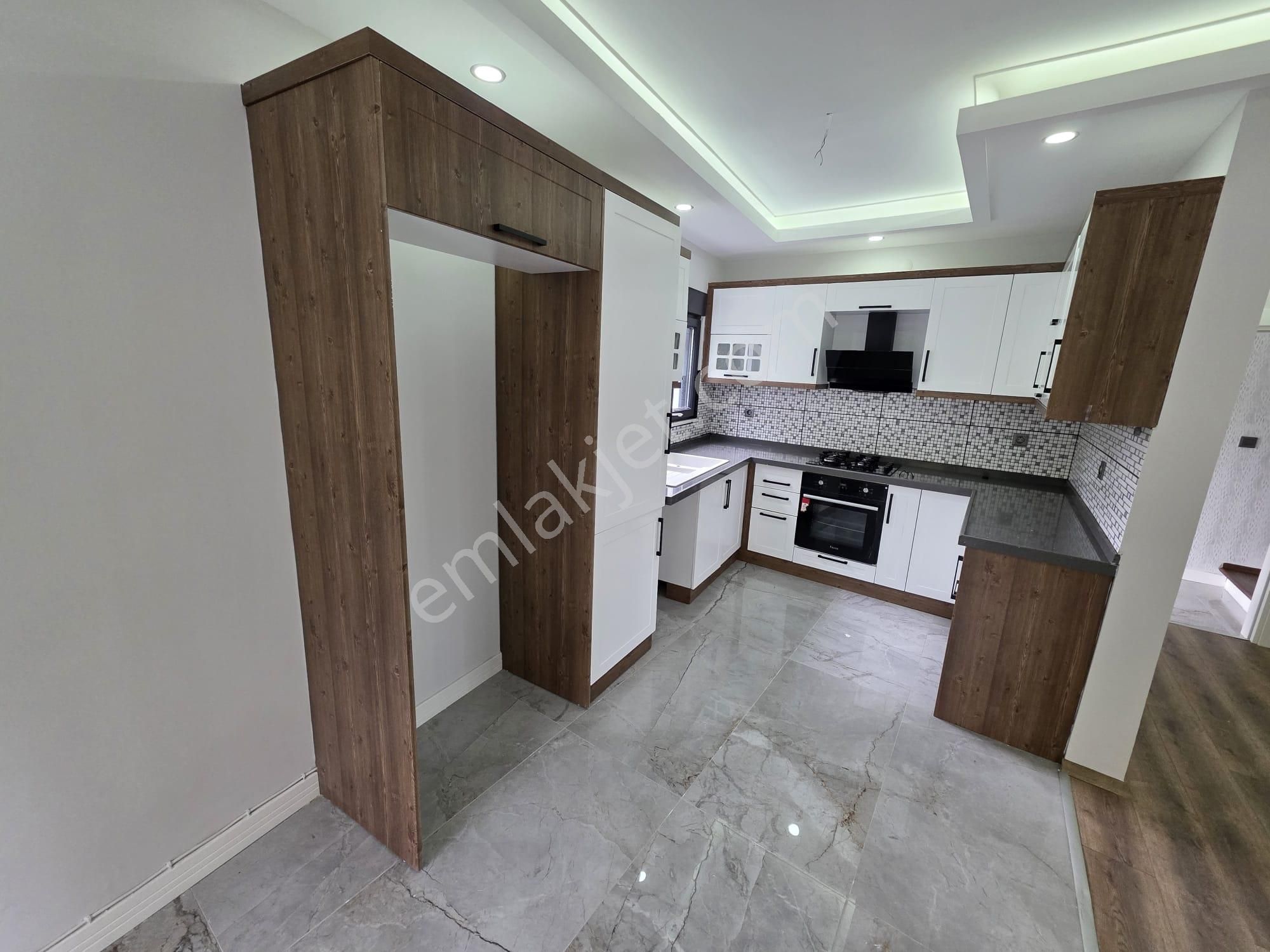 Irmaksudan Akçay Da 3 Katlı Bahçeli Verandalı 4+1 Bitişik Nizam Villa - Görsel 28