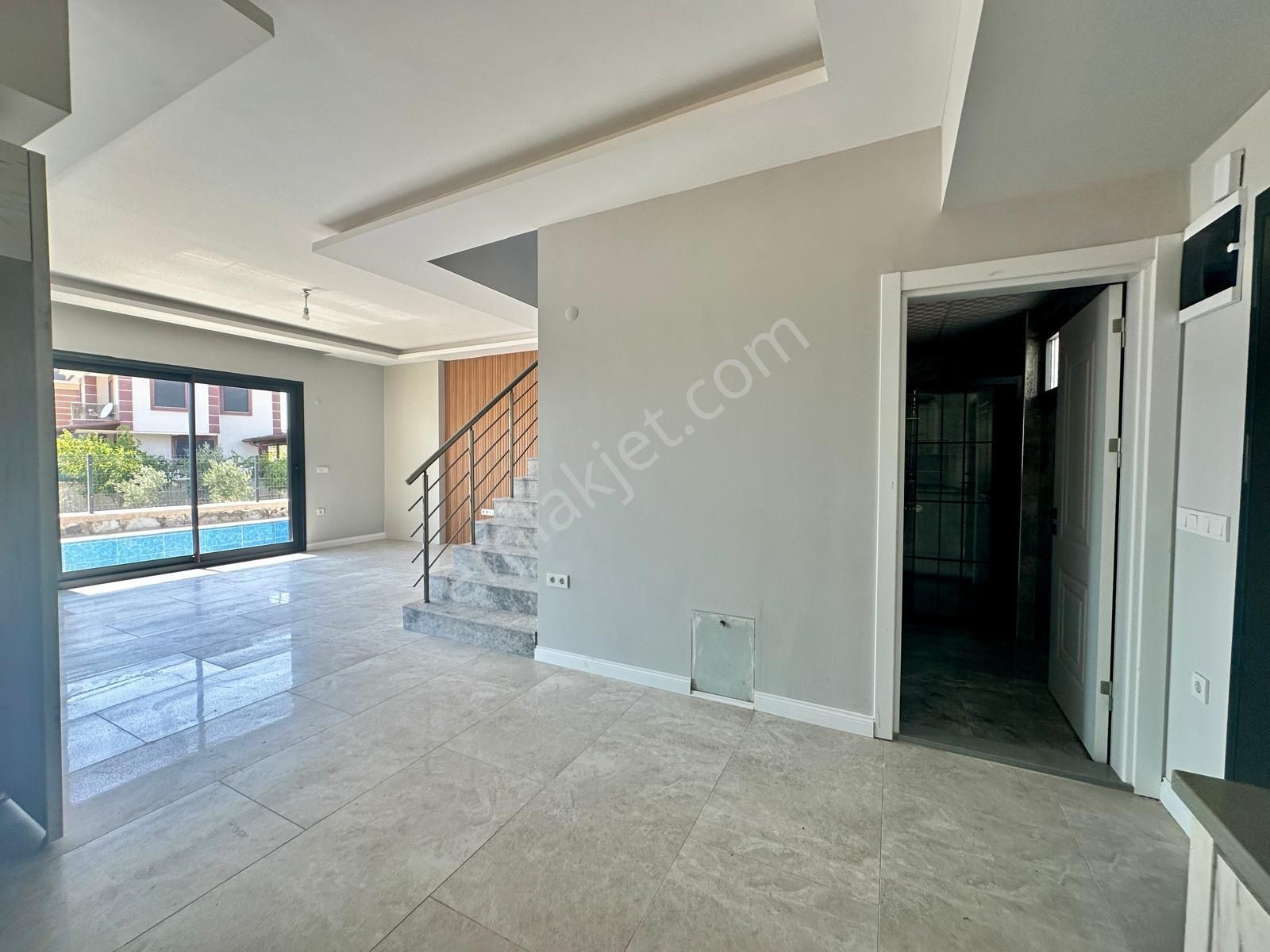 Seferihisar Cumhuriyet Mah Geniş Bahçeli Sıfır 3+1 Villa - Görsel 15