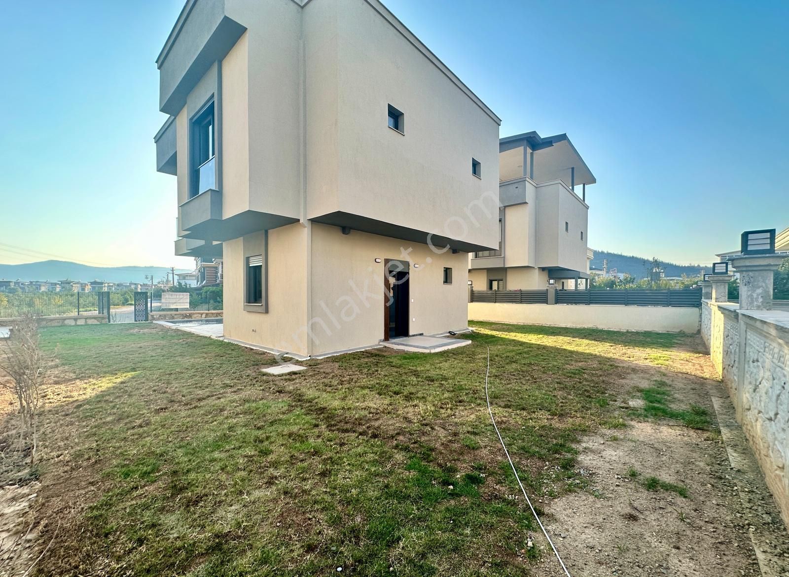 Seferihisar Cumhuriyet Mah Geniş Bahçeli Sıfır 3+1 Villa - Görsel 3