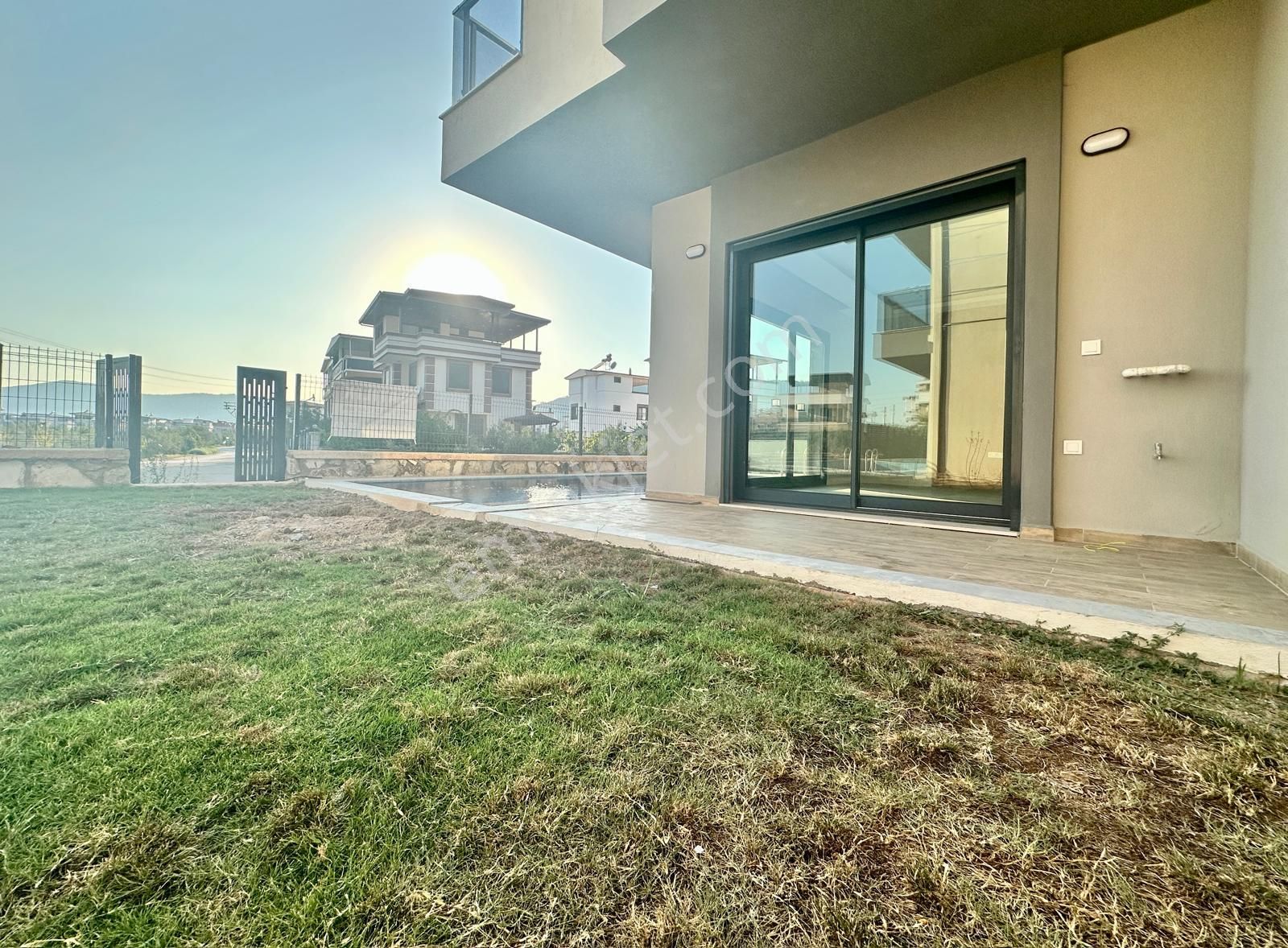 Seferihisar Cumhuriyet Mah Geniş Bahçeli Sıfır 3+1 Villa