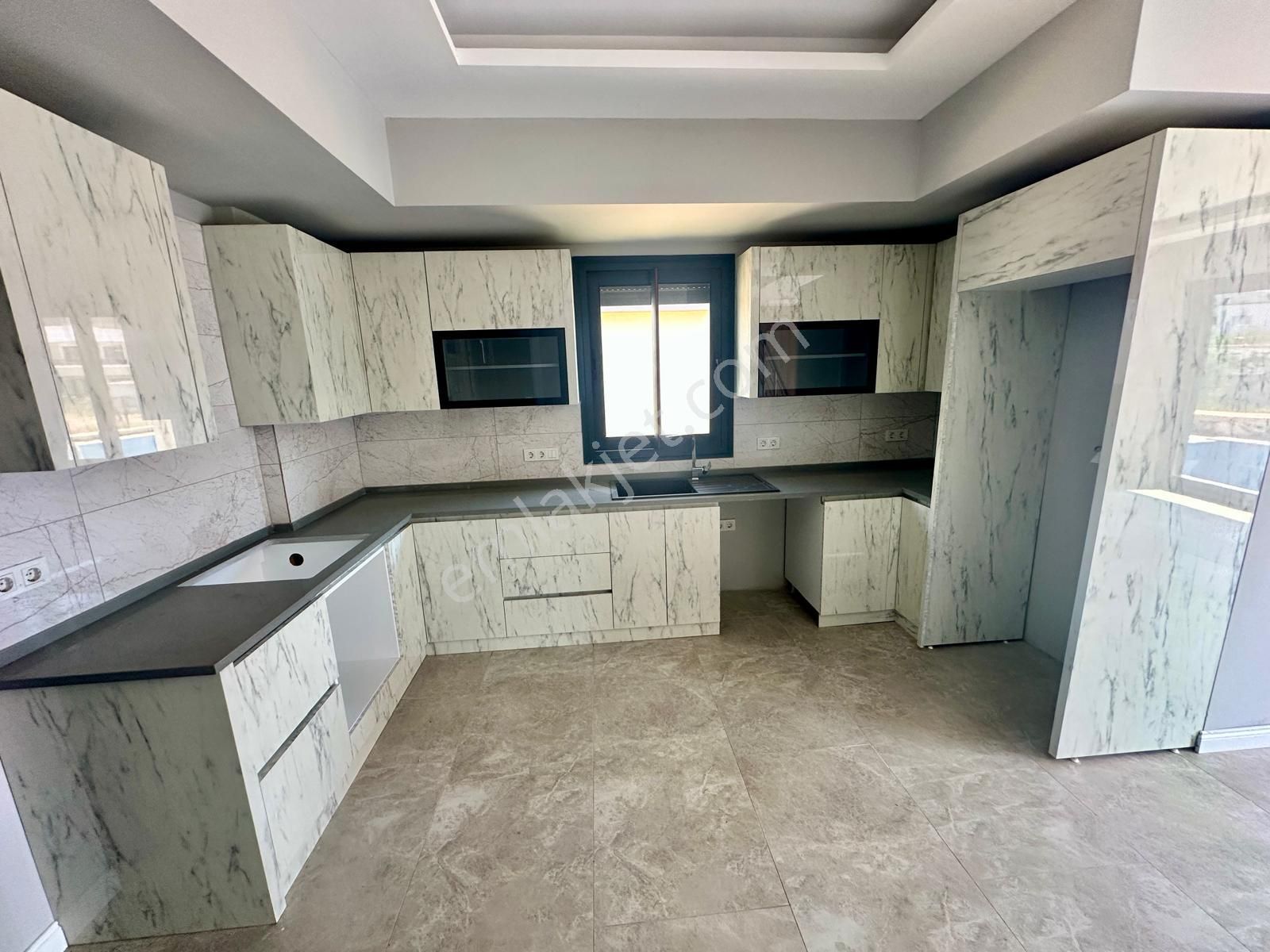 Seferihisar Cumhuriyet Mah Geniş Bahçeli Sıfır 3+1 Villa - Görsel 12