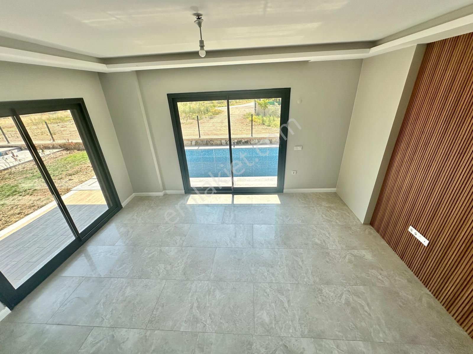 Seferihisar Cumhuriyet Mah Geniş Bahçeli Sıfır 3+1 Villa - Görsel 17