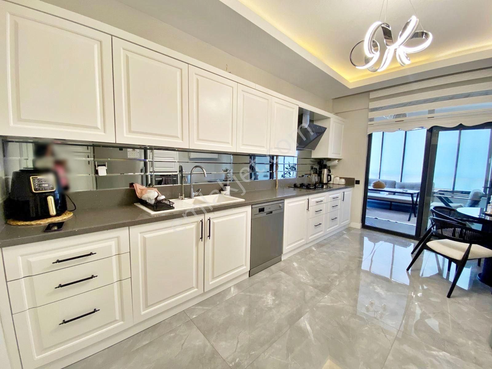 Karacaahmet'te Merkezi Konumda Masrafsız Fırsat Lüx 3+1 Daire