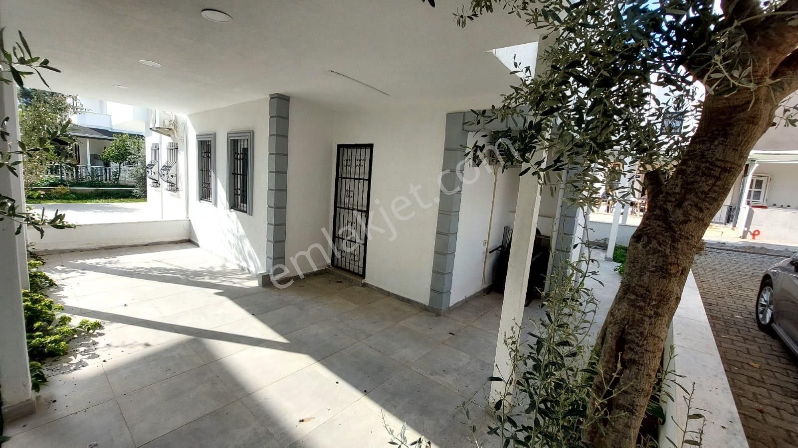 Didim Fevzipaşa Mahallesi Site İçinde 3+1 Bahçeli Tripleks Villa