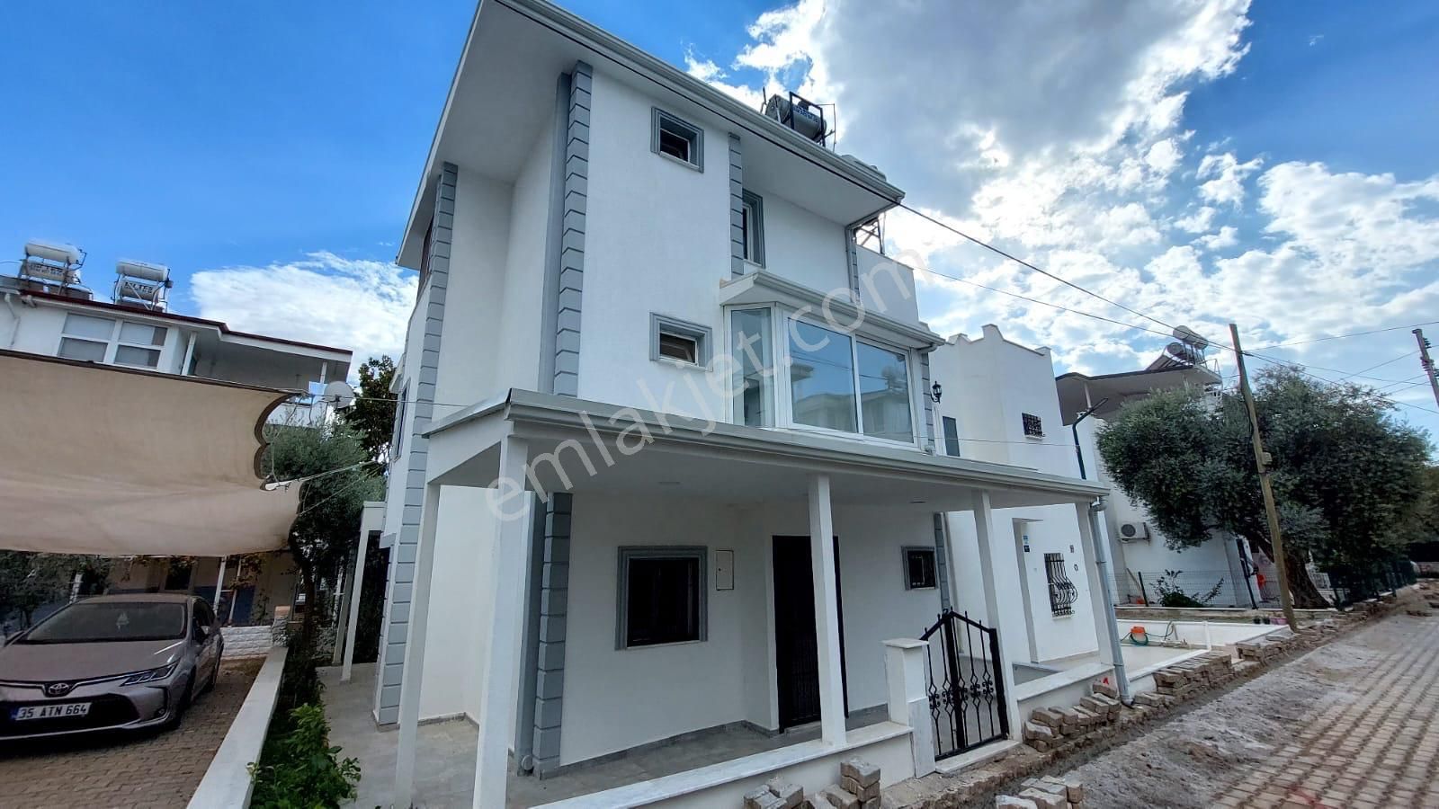 Didim Fevzipaşa Mahallesi Site İçinde 3+1 Bahçeli Tripleks Villa - Görsel 2