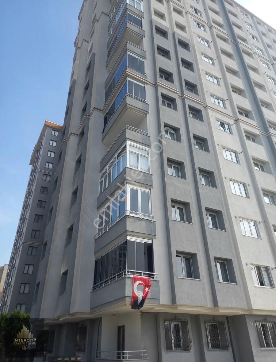 Beylikdüzü Atatürk Bulvarı Üzerinde Satılık 3+1 Fırsat Daire