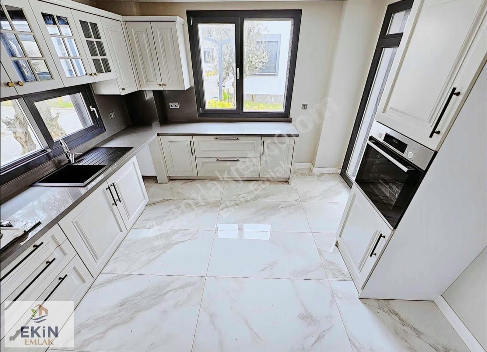 Güre'de Havuzlu, Otoparklı Lüks Site'de Denize 250m 3+1 Villa! - Görsel 14