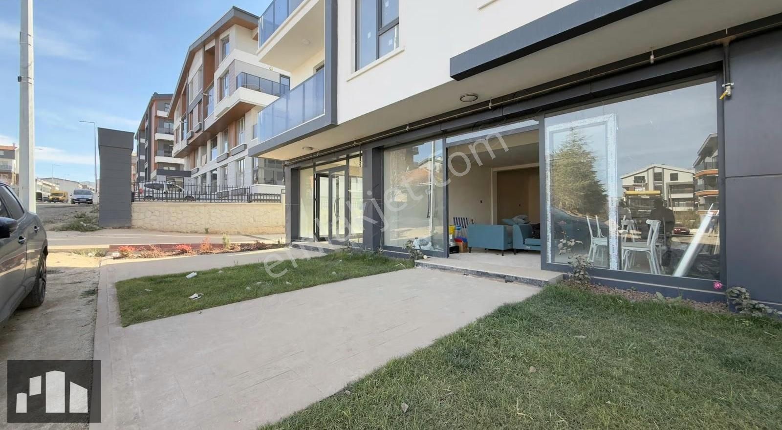 Taşcı Grup Gayrimenkul'den İncek'te Kiralık Dükkan