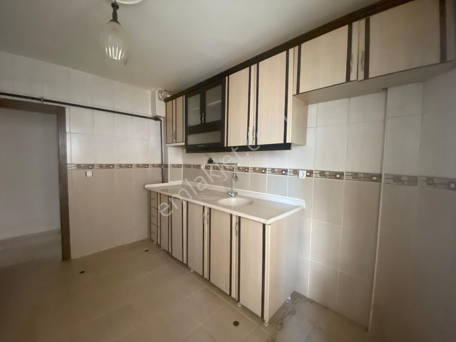 Koza Emlak'tan Selçuklu Mahalesinde Ara Katta Bağımsız Geniş Yapılı 3+1 Satılık Dairee - Görsel 5