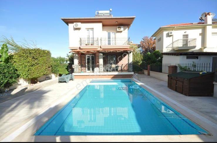 Fethiye Çalış Plajı'na Yakın Satılık 3+1 Havuzlu Müstakil Villa