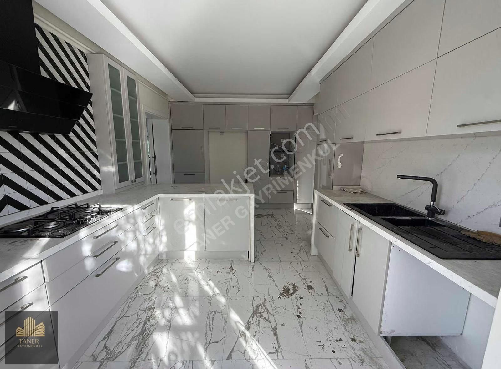 Taner Gayrımenkul'den Acil Satılık 4 Katlı 6+2 340m2 Villa - Görsel 7