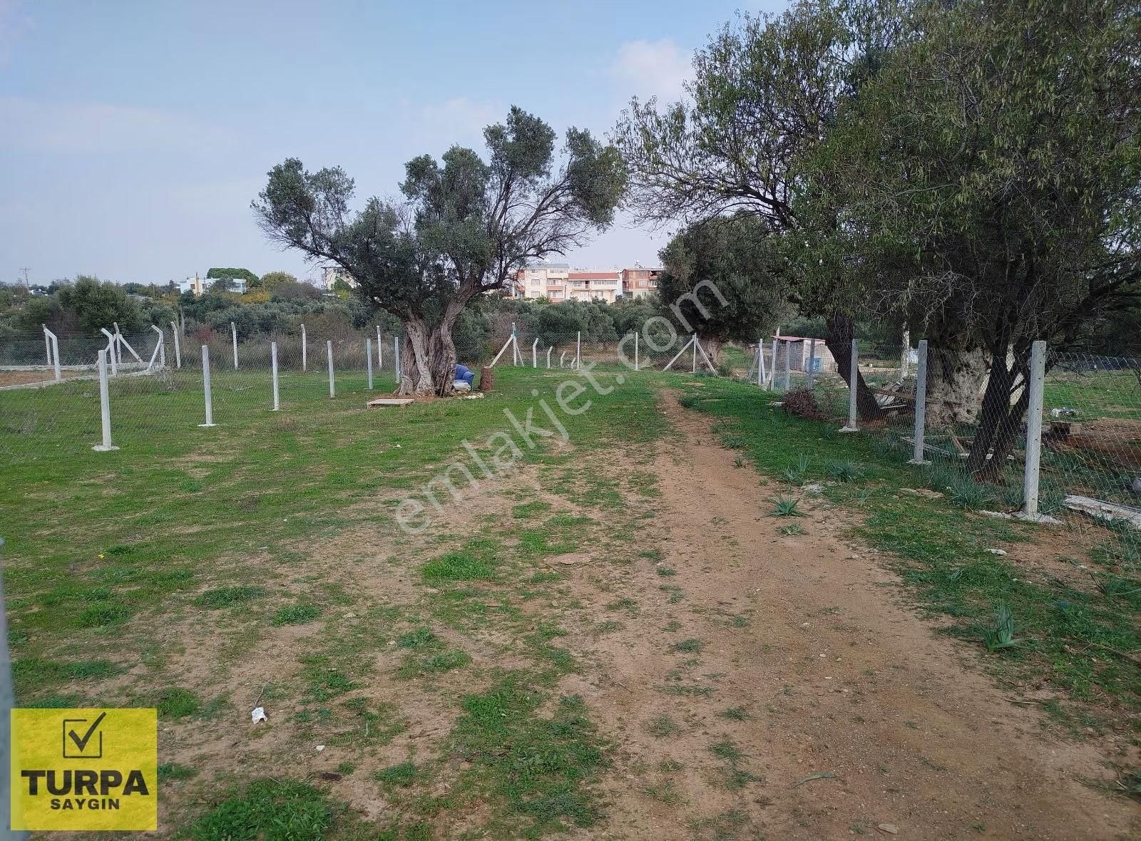 Menderes Barbaros Mahallesinde İmar Sınırda Satılık Tapulu Tarla - Görsel 8