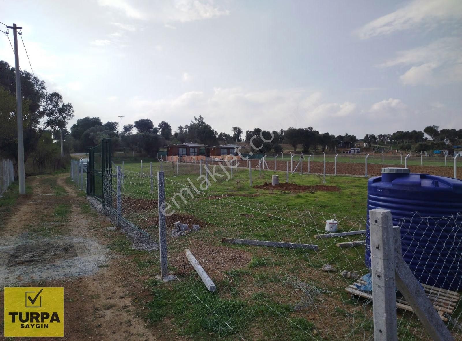 Menderes Barbaros Mahallesinde İmar Sınırda Satılık Tapulu Tarla - Görsel 9