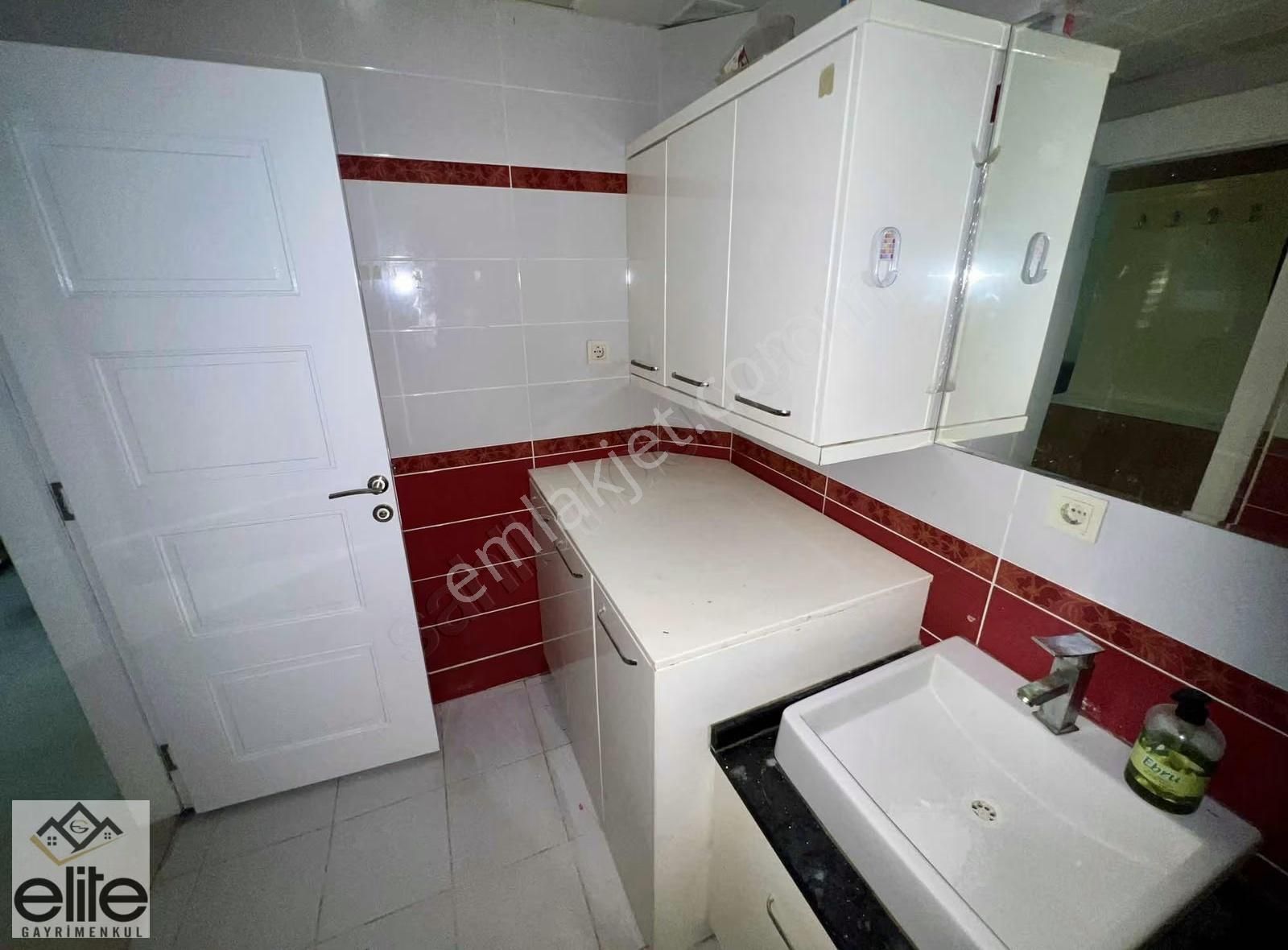 Elite'ten Güneykentte Memur Binası Eşyalı Balkonlu 1+1 - Görsel 2