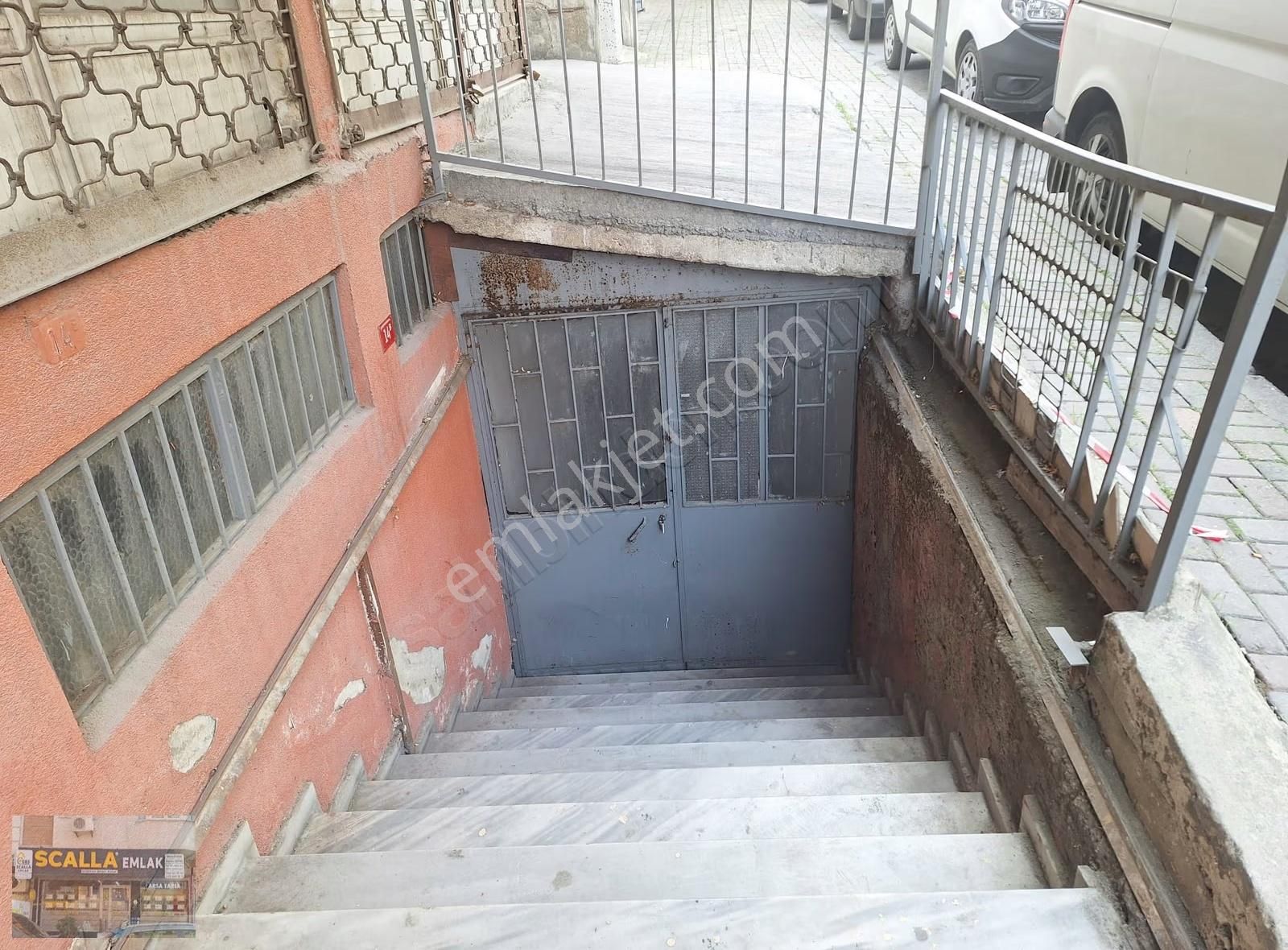 Satılık Bodrumlu İşyeri Atölye 475m2 Metrobüse 7-8 Dak.yür.mesaf - Görsel 4